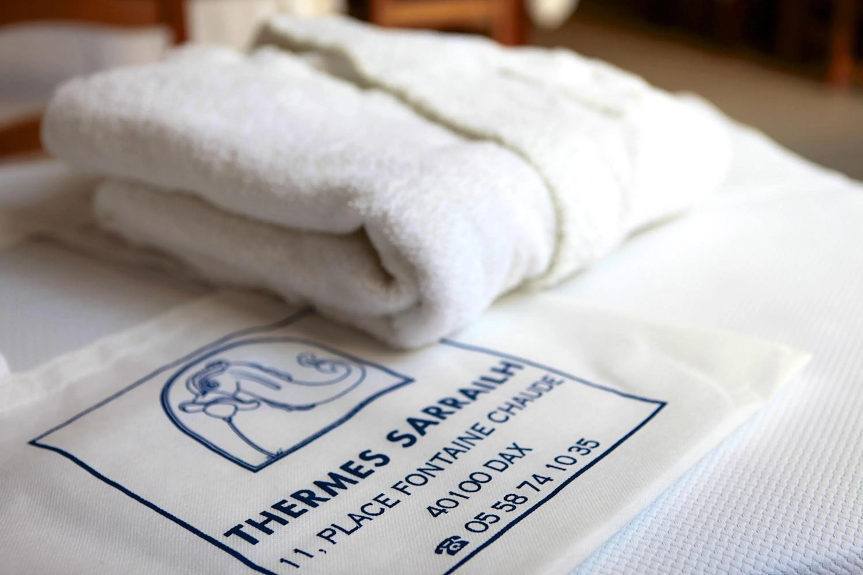 Logo/Certificate/Sign, Bed in Hotel Bains Sarrailh