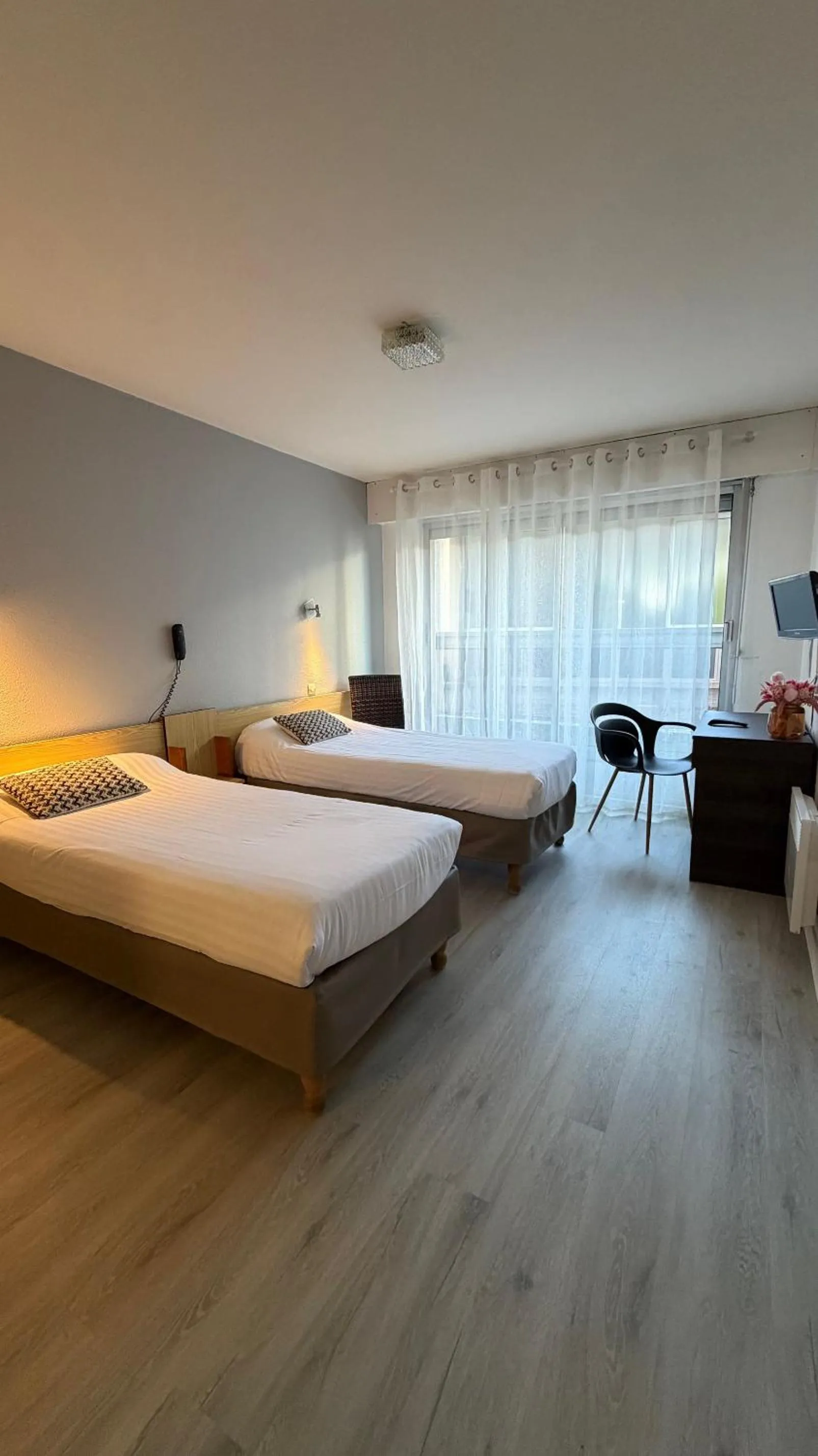 Photo of the whole room, Bed in Hotel Bains Sarrailh