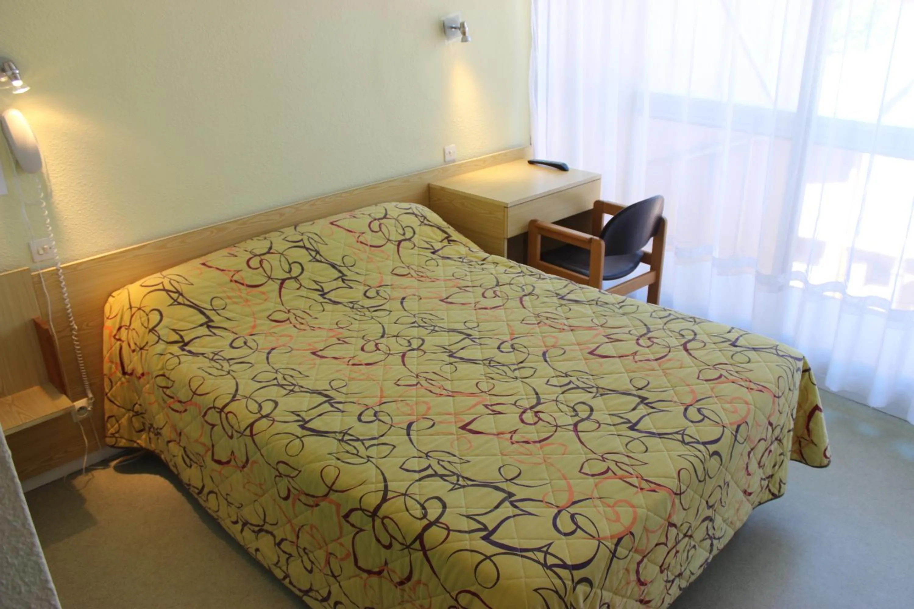 Bed in Hotel Bains Sarrailh