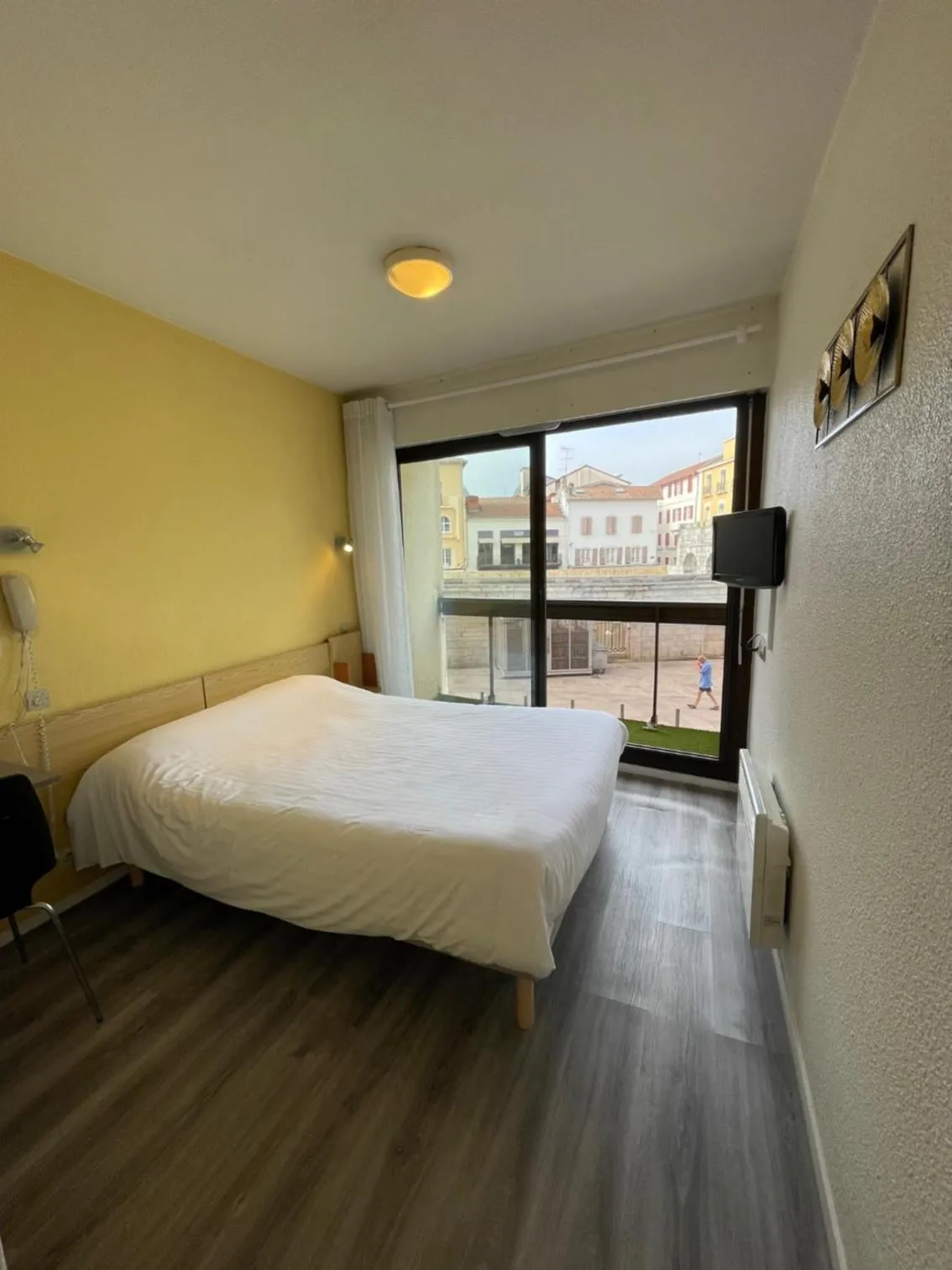 Bedroom, Bed in Hotel Bains Sarrailh