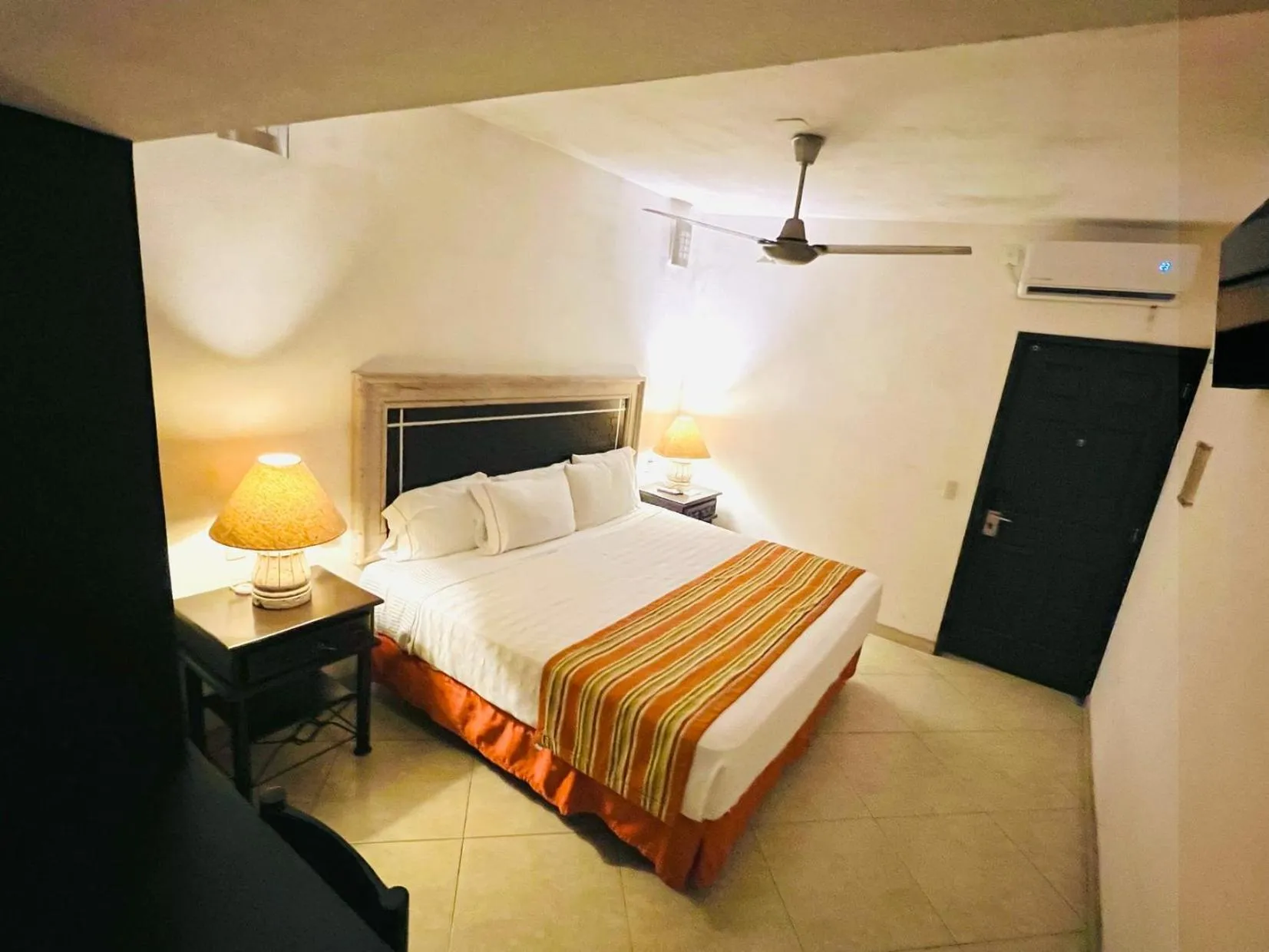 Bed in Los Picos Hotel & Suites Bucerias