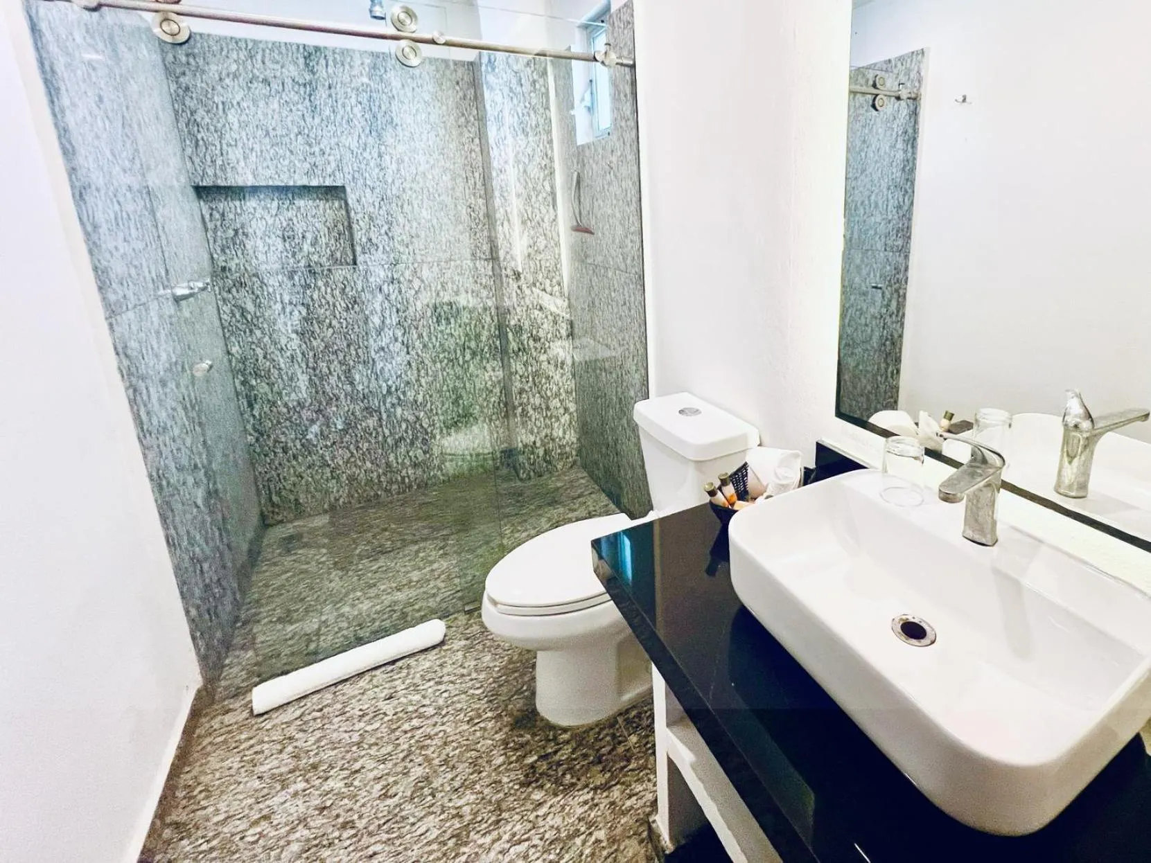 Shower in Los Picos Hotel & Suites Bucerias