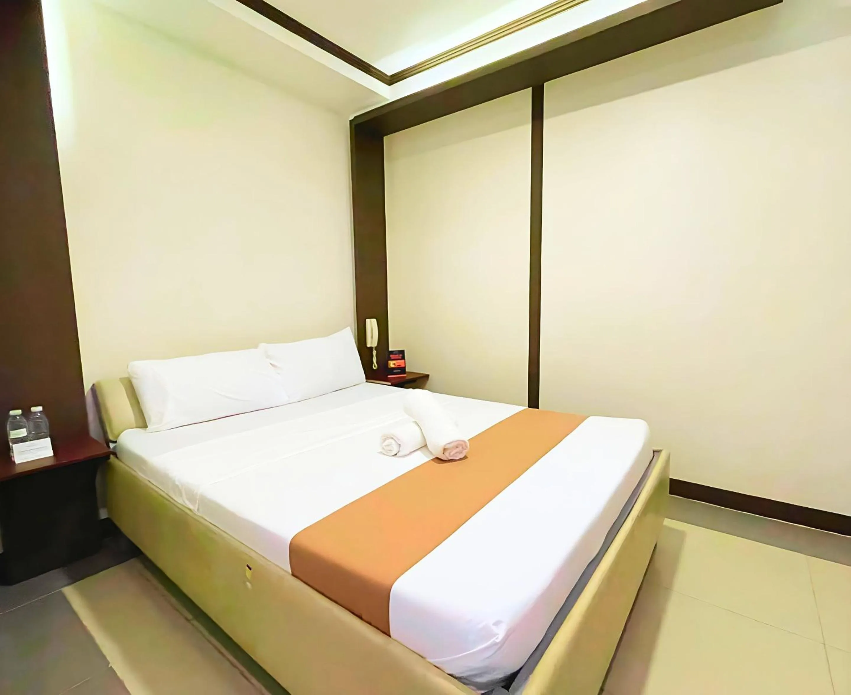 Bed in Hidden Key Inn Tarlac