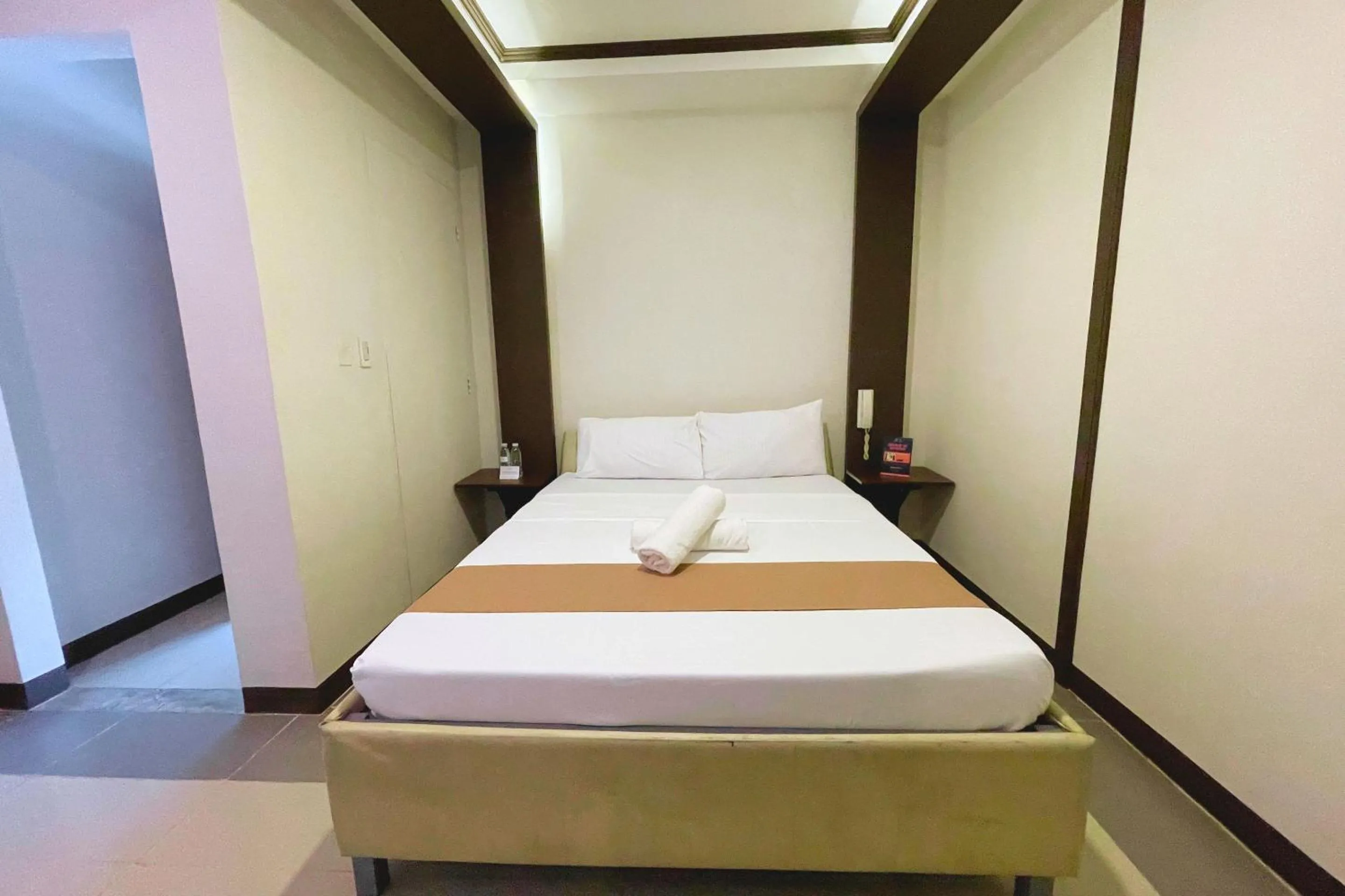 Bedroom, Bed in Hidden Key Inn Tarlac