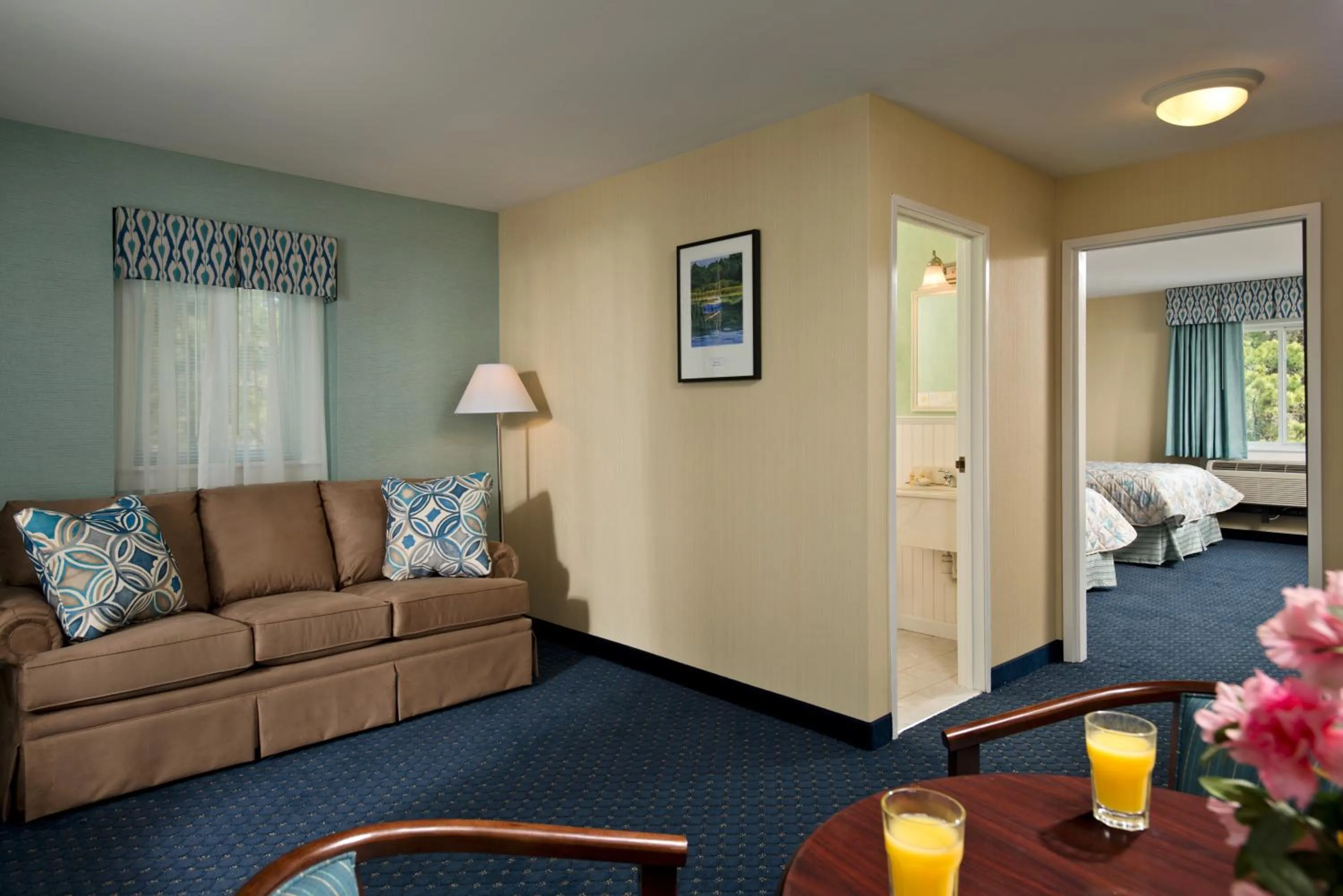 Living room in Wellfleet Motel & Lodge