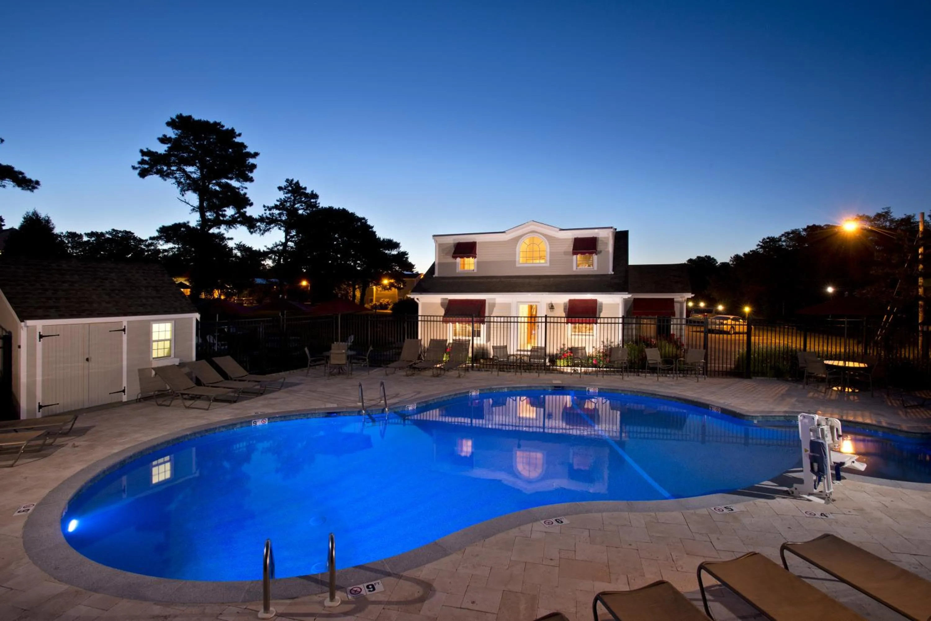 Swimming pool in Wellfleet Motel & Lodge
