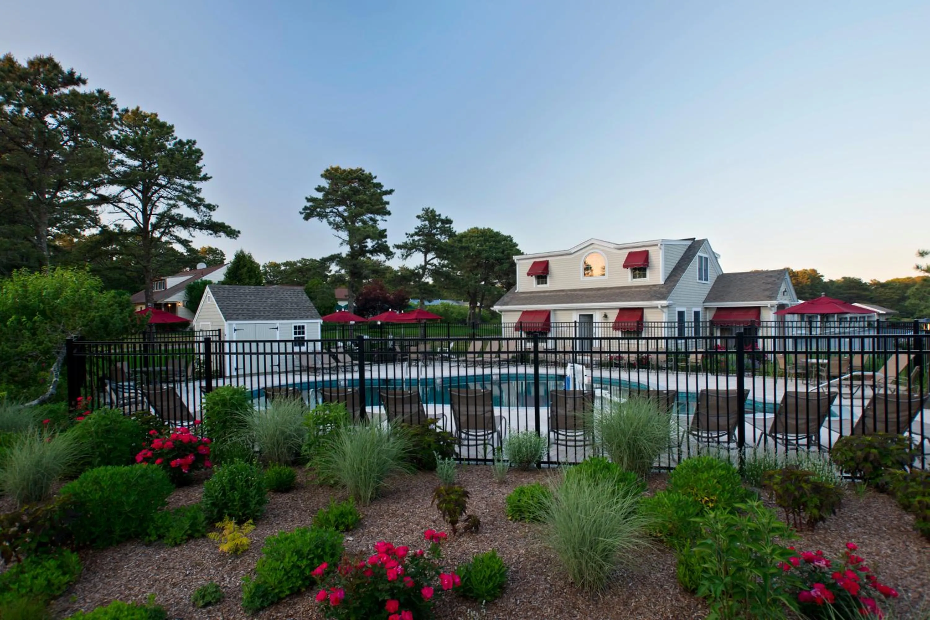 Swimming pool in Wellfleet Motel & Lodge