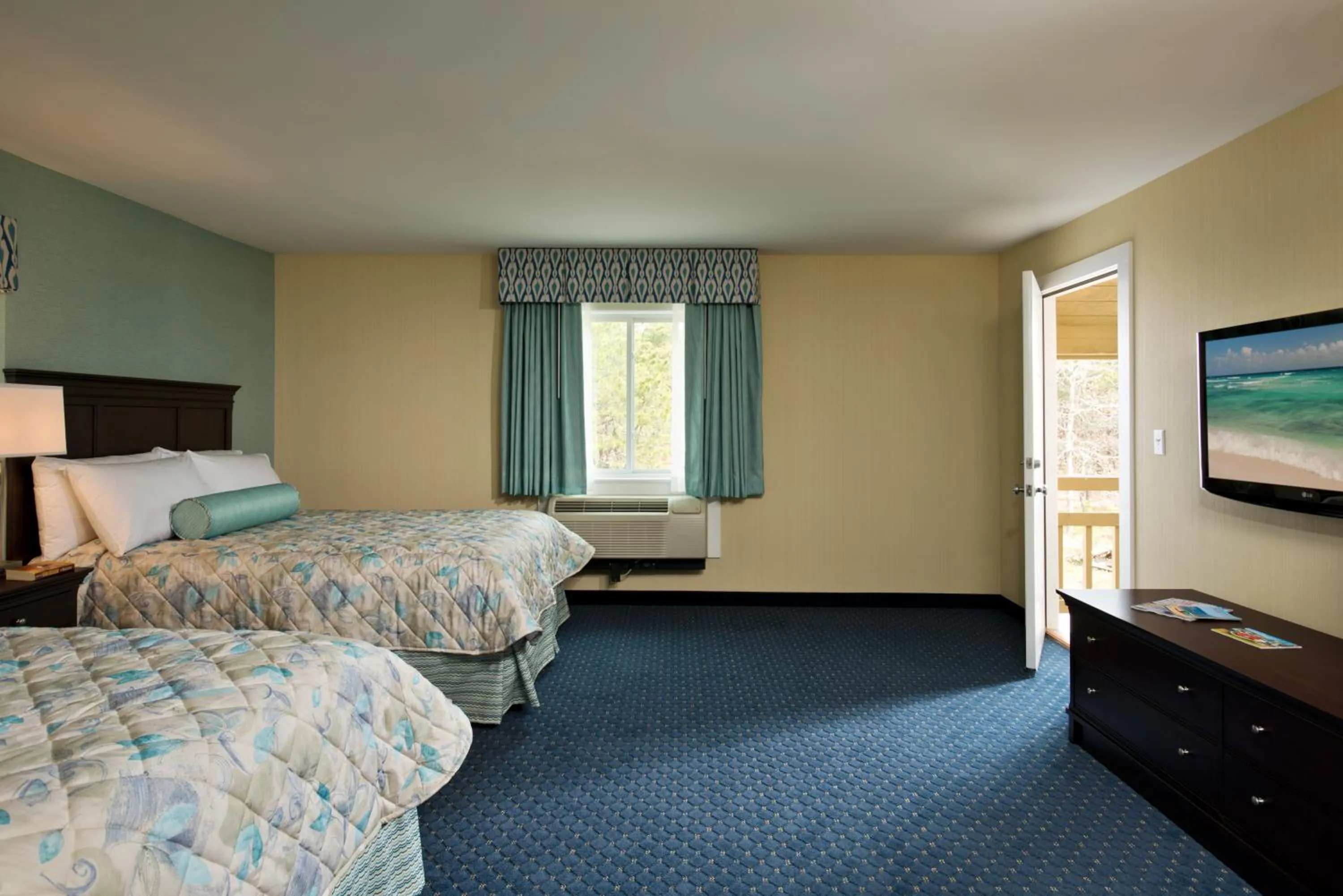 Photo of the whole room, Bed in Wellfleet Motel & Lodge
