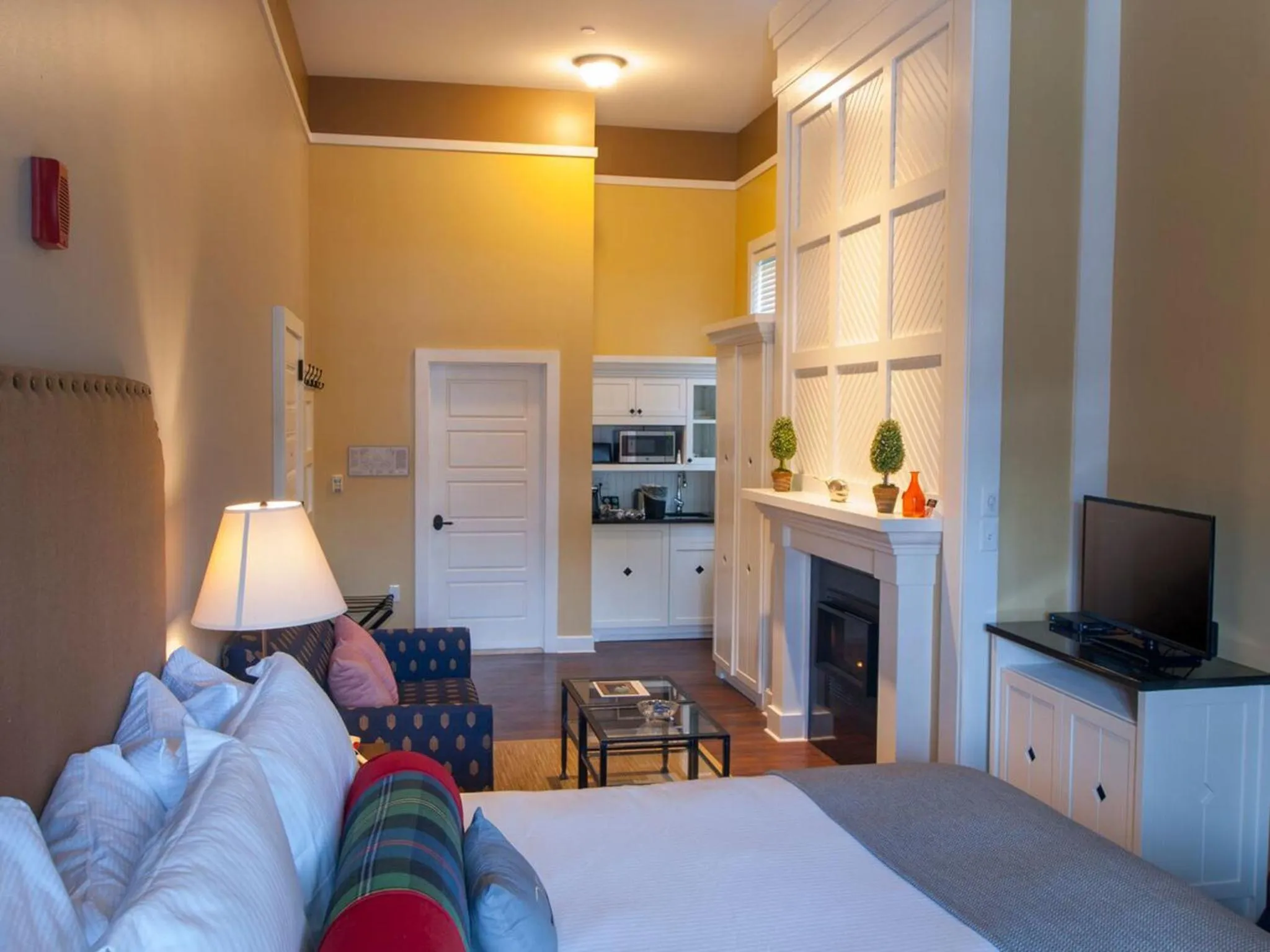 Photo of the whole room, Bed in Inn at Diamond Cove