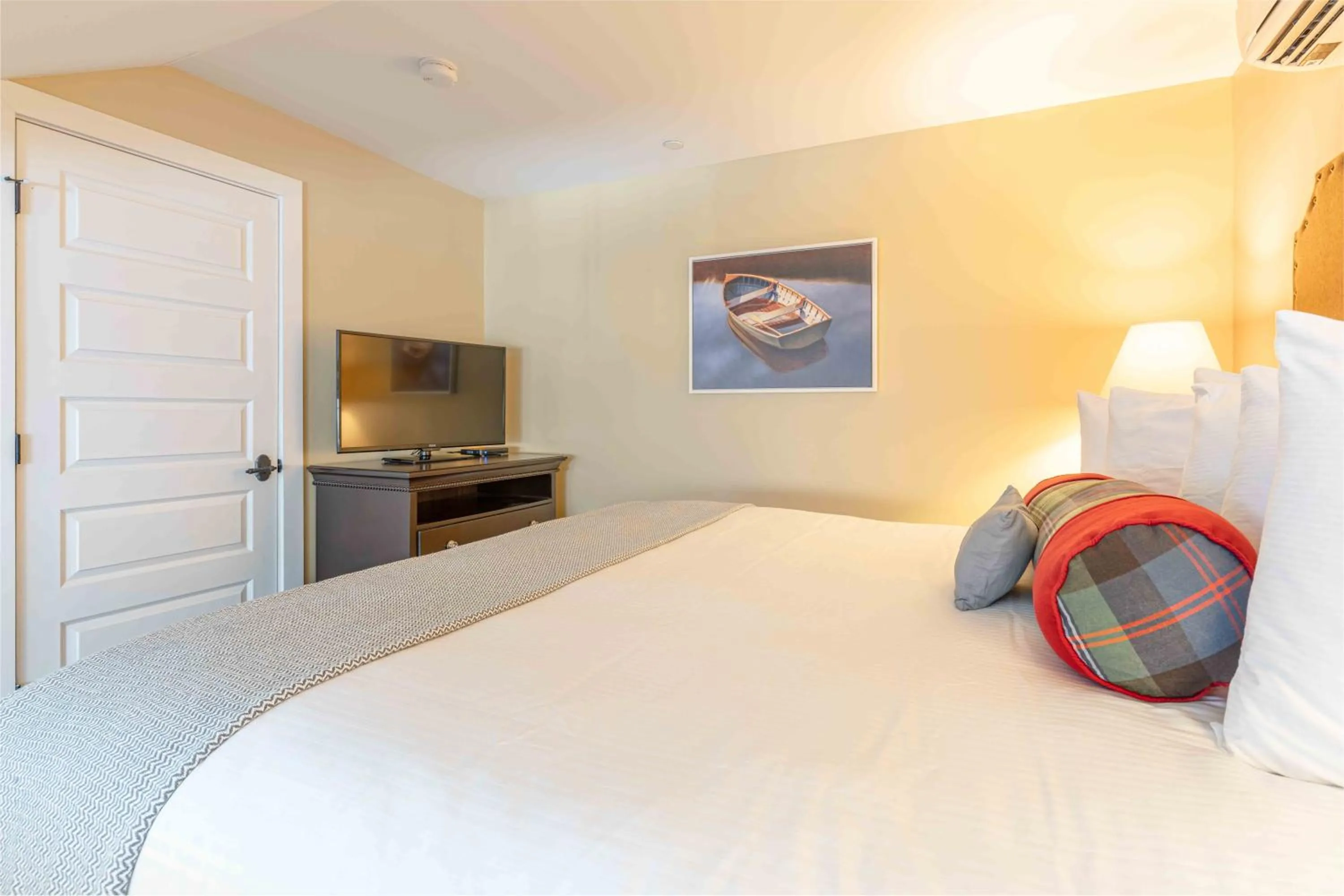 Bedroom, Bed in Inn at Diamond Cove