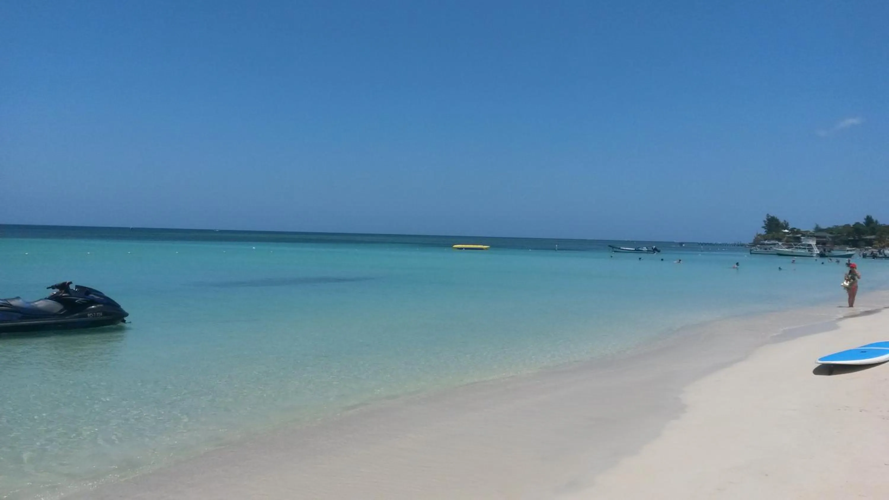 Beach in West Bay Colonial