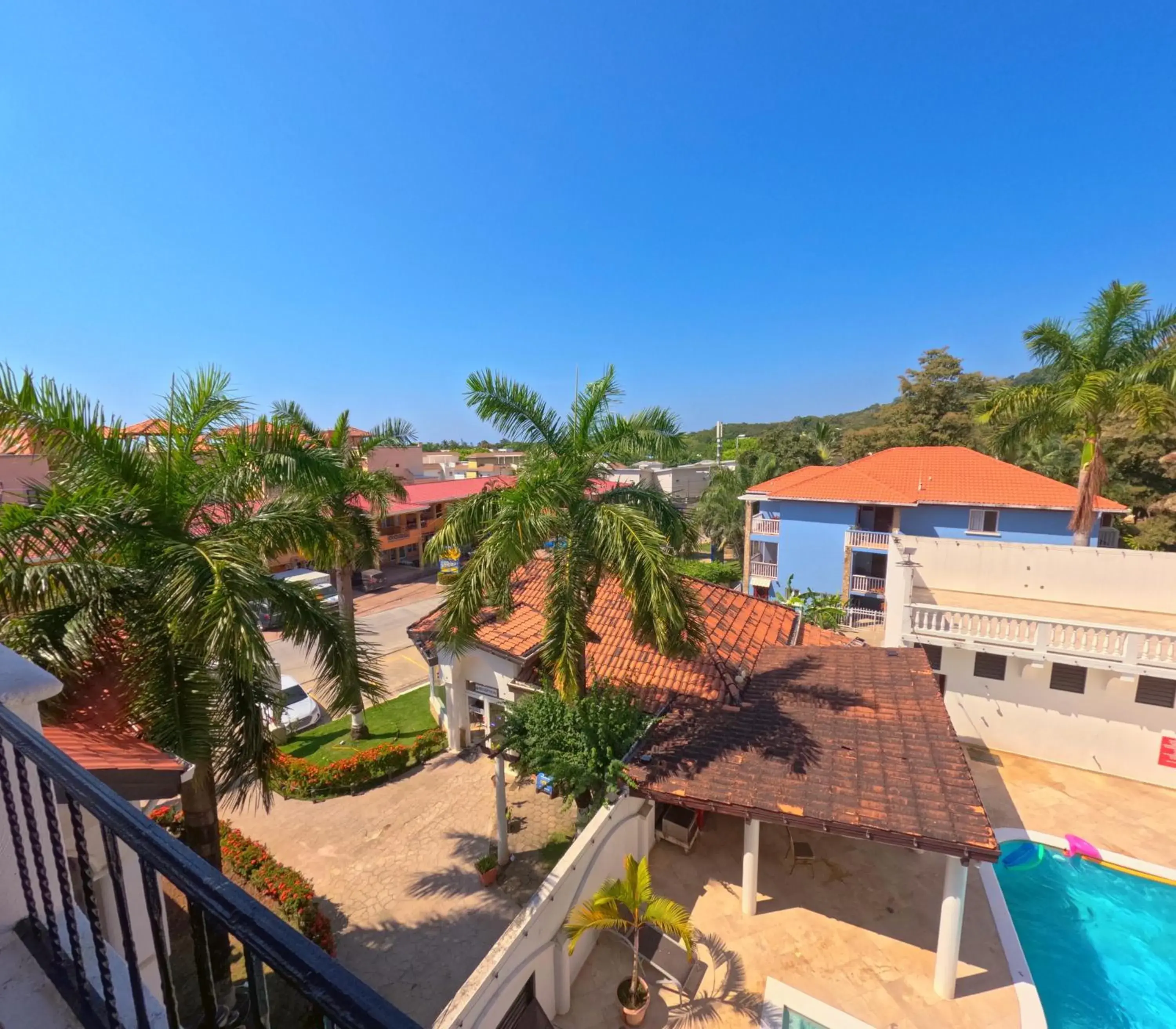 Quadruple Room with Balcony in West Bay Colonial Quadruple Room with Balcony in West Bay Colonial