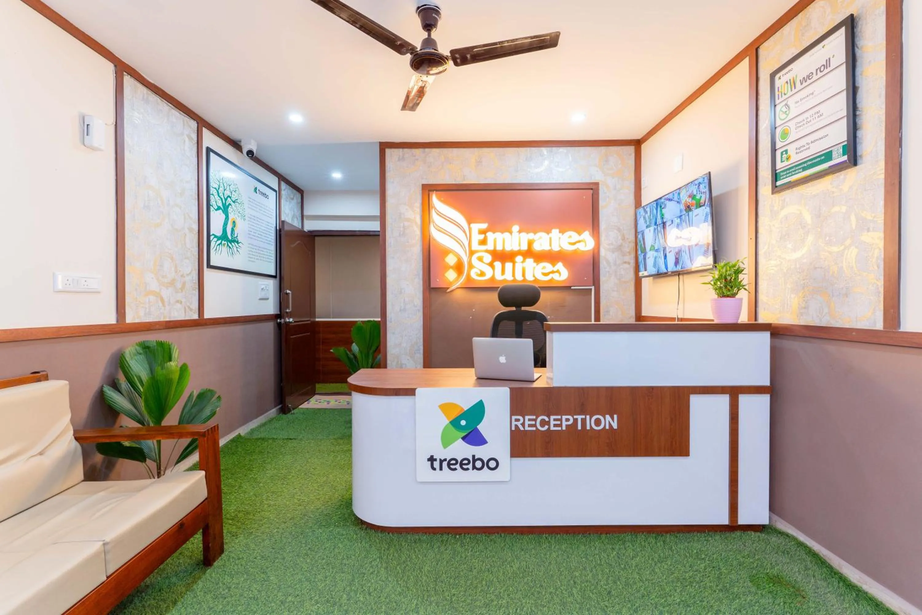 Lobby or reception in Treebo Emirates Suites Indiranagar