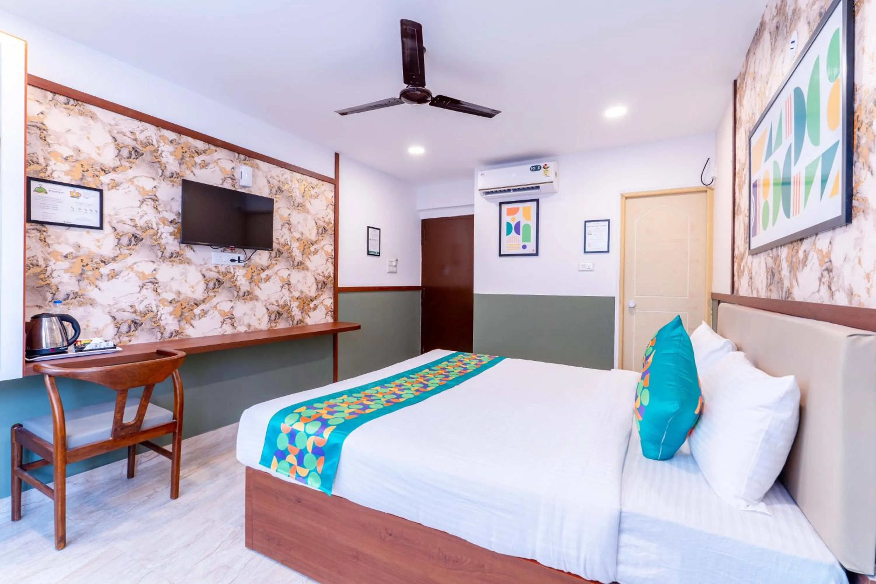 Bedroom, Bed in Treebo Emirates Suites Indiranagar
