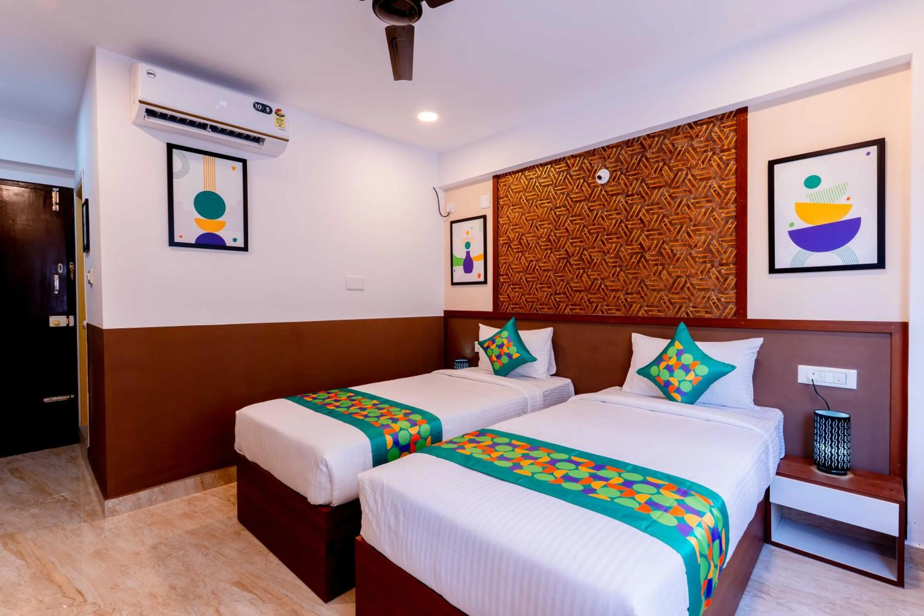 Bedroom, Bed in Treebo Emirates Suites Indiranagar