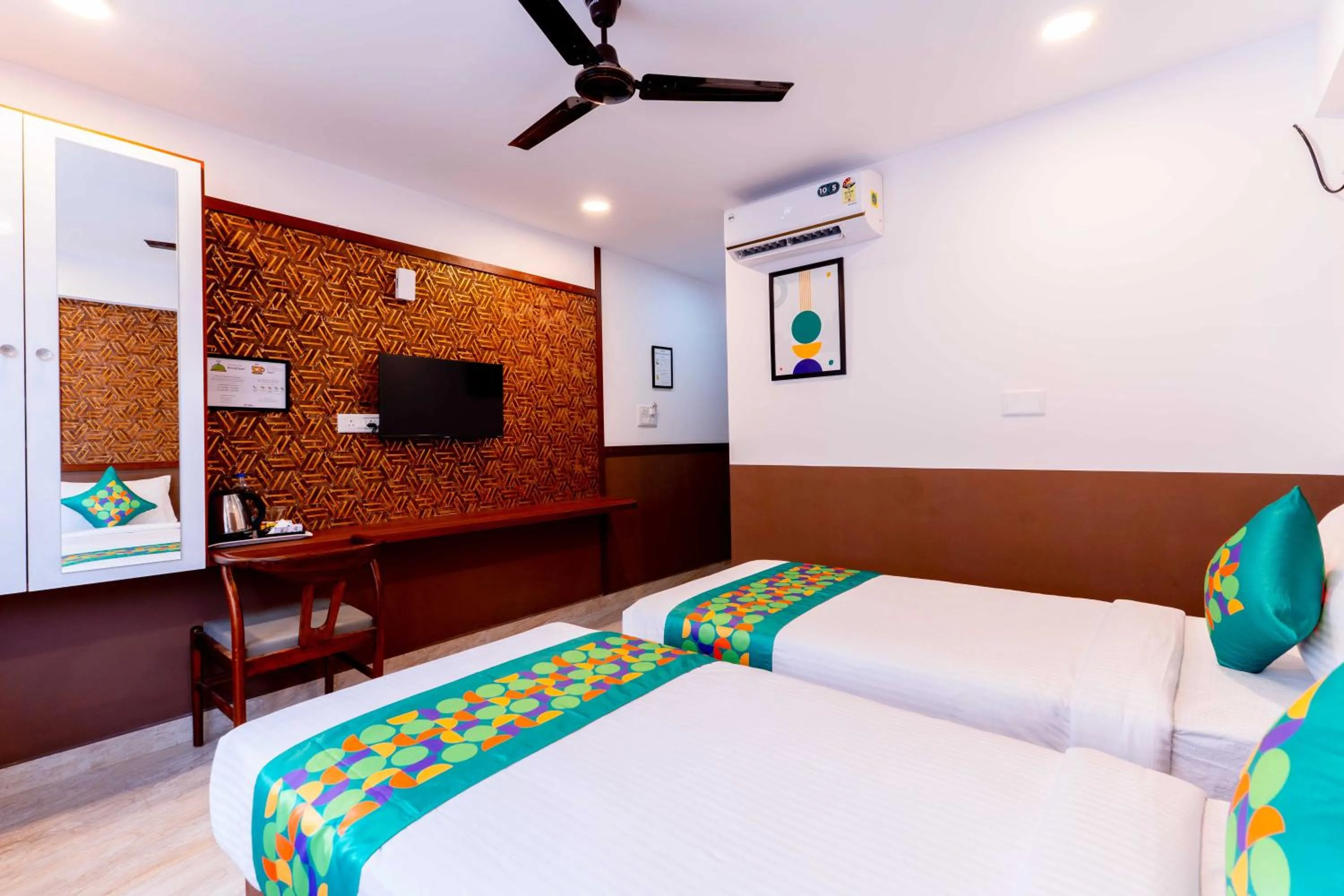 Bedroom, Bed in Treebo Emirates Suites Indiranagar