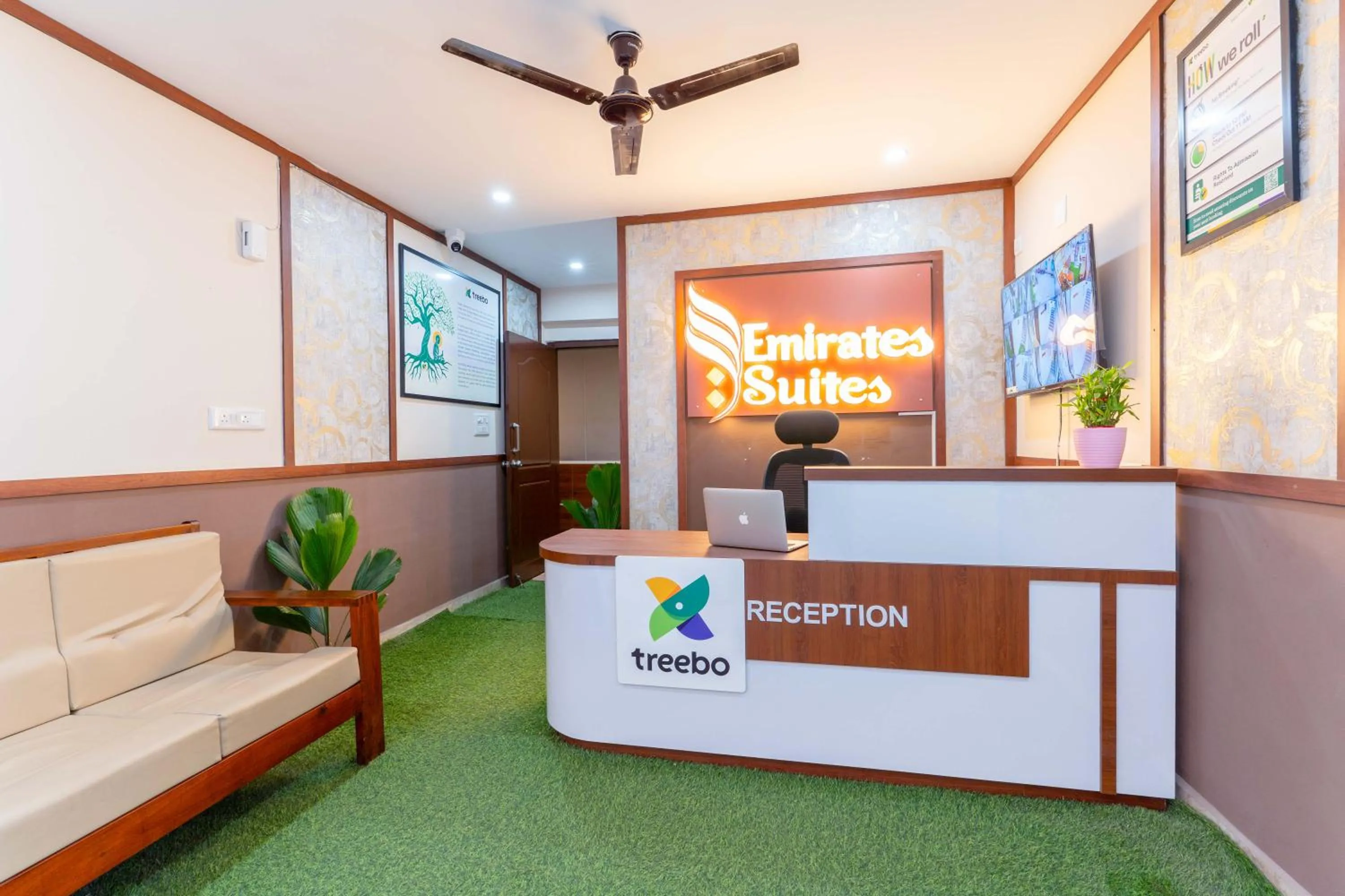 Lobby or reception in Treebo Emirates Suites Indiranagar