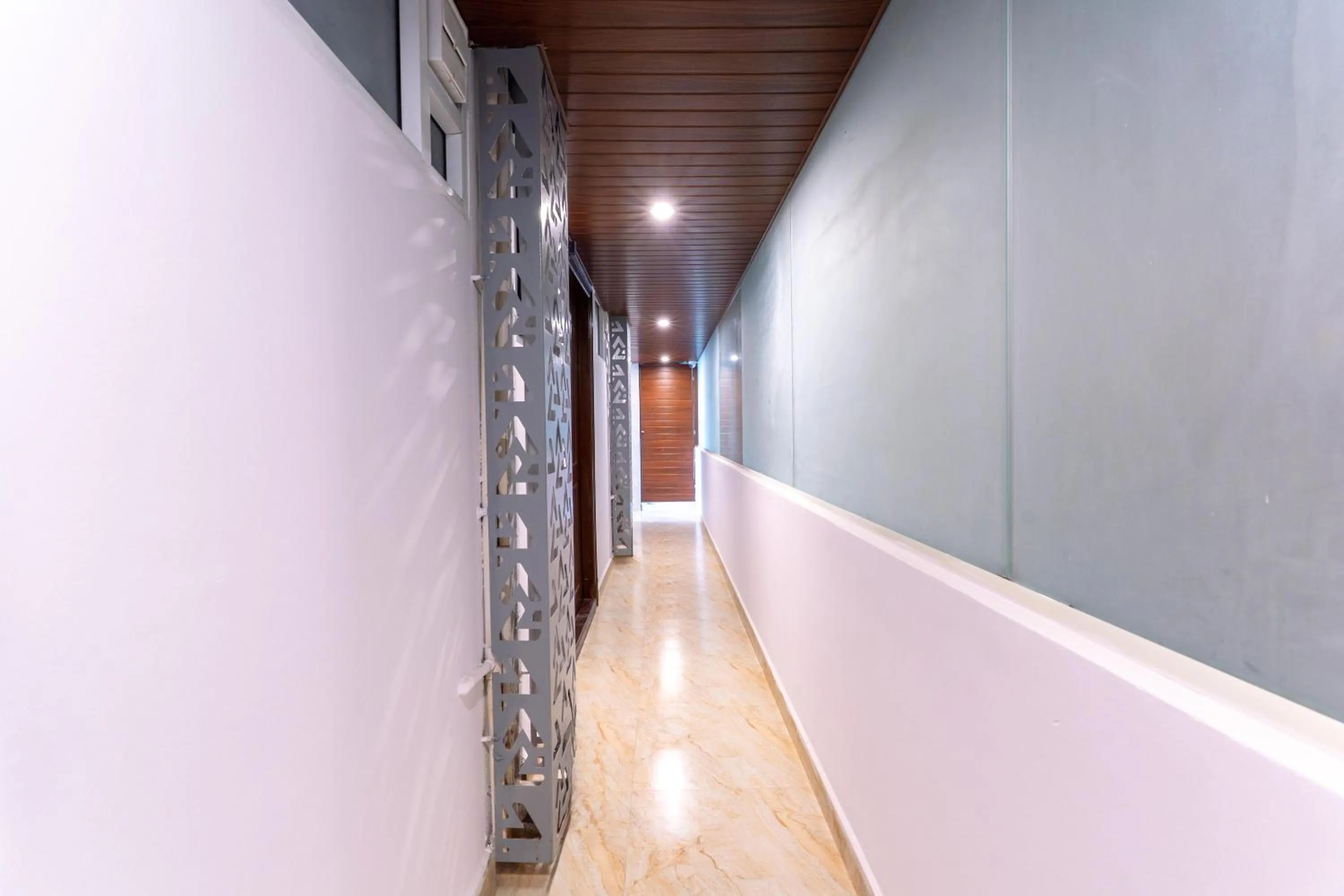 Lobby or reception in Treebo Emirates Suites Indiranagar