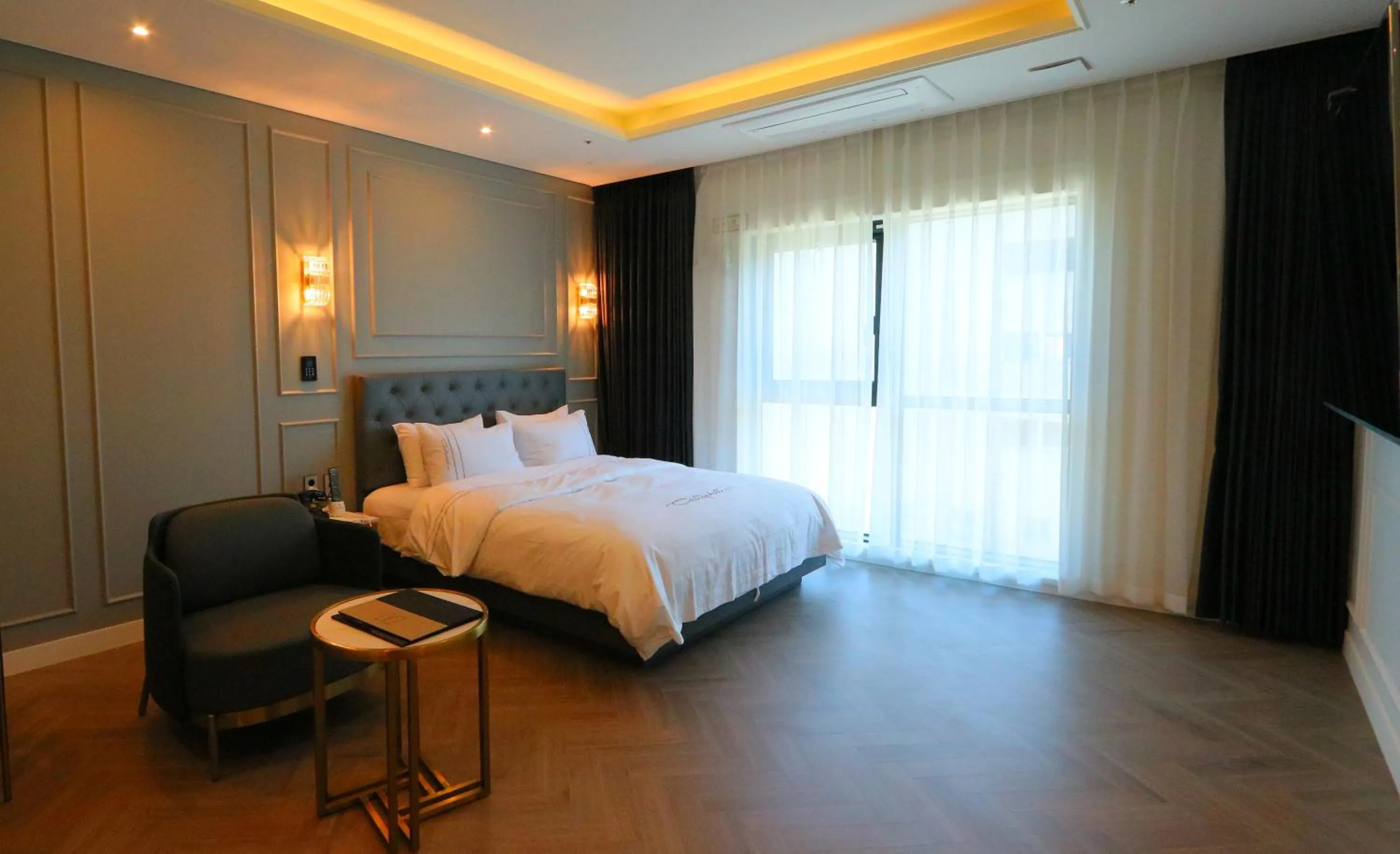 Bed in Mokpo Caltonhill Hotel