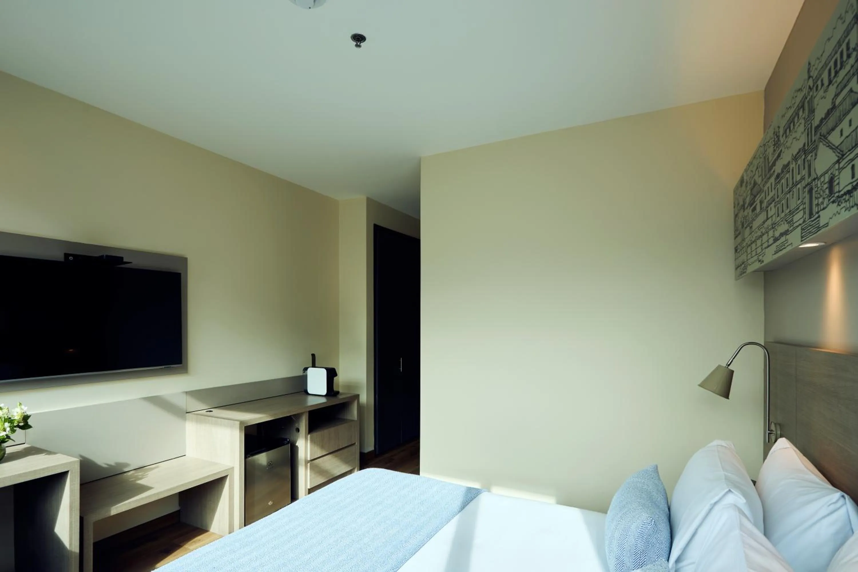 View (from property/room), Bed in Hotel bh Usaquén