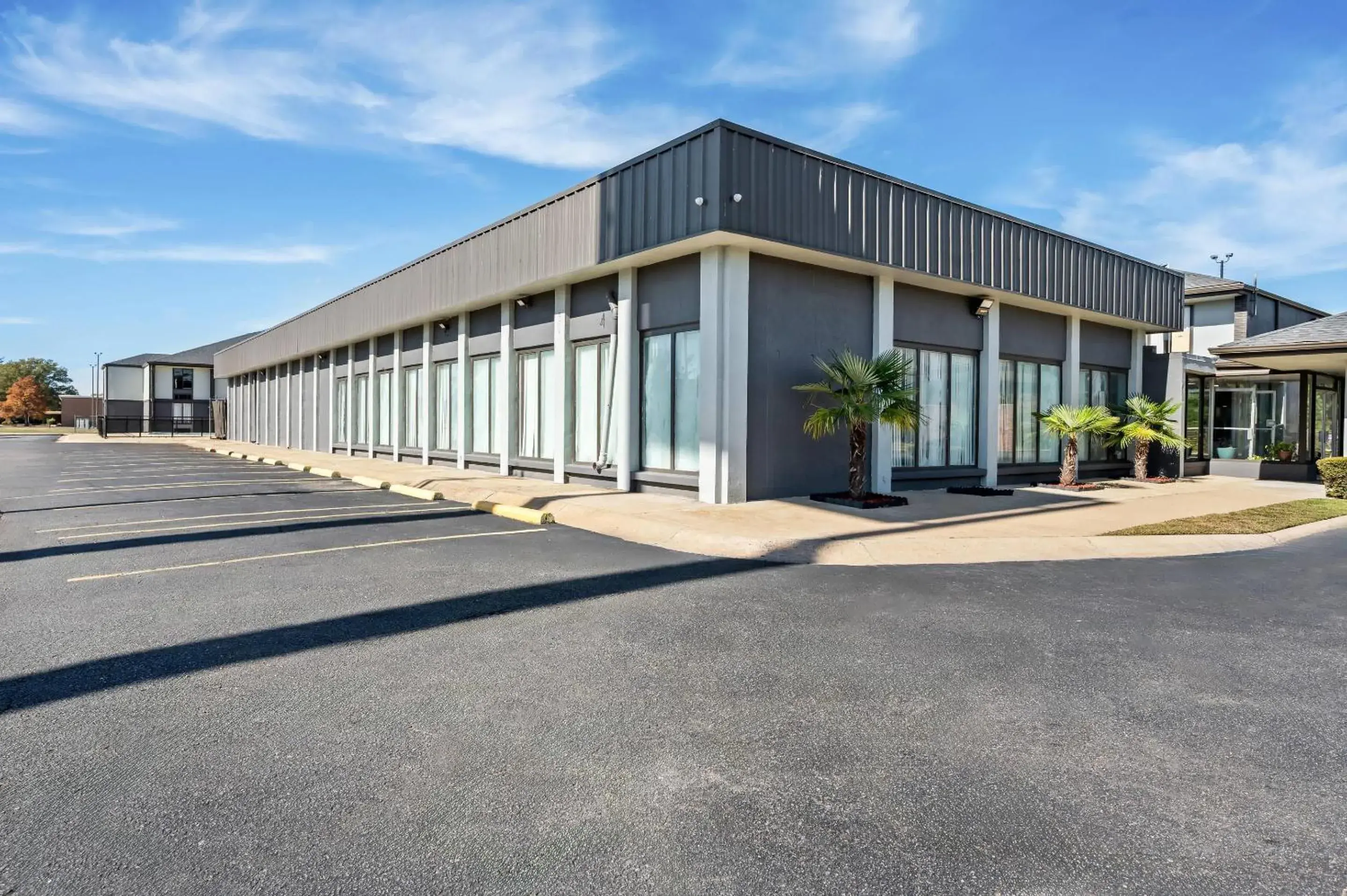 Property building in Quality Inn Little Rock on I-30 Near Littlerock airport Property building in Quality Inn Little Rock on I-30 Near Littlerock airport