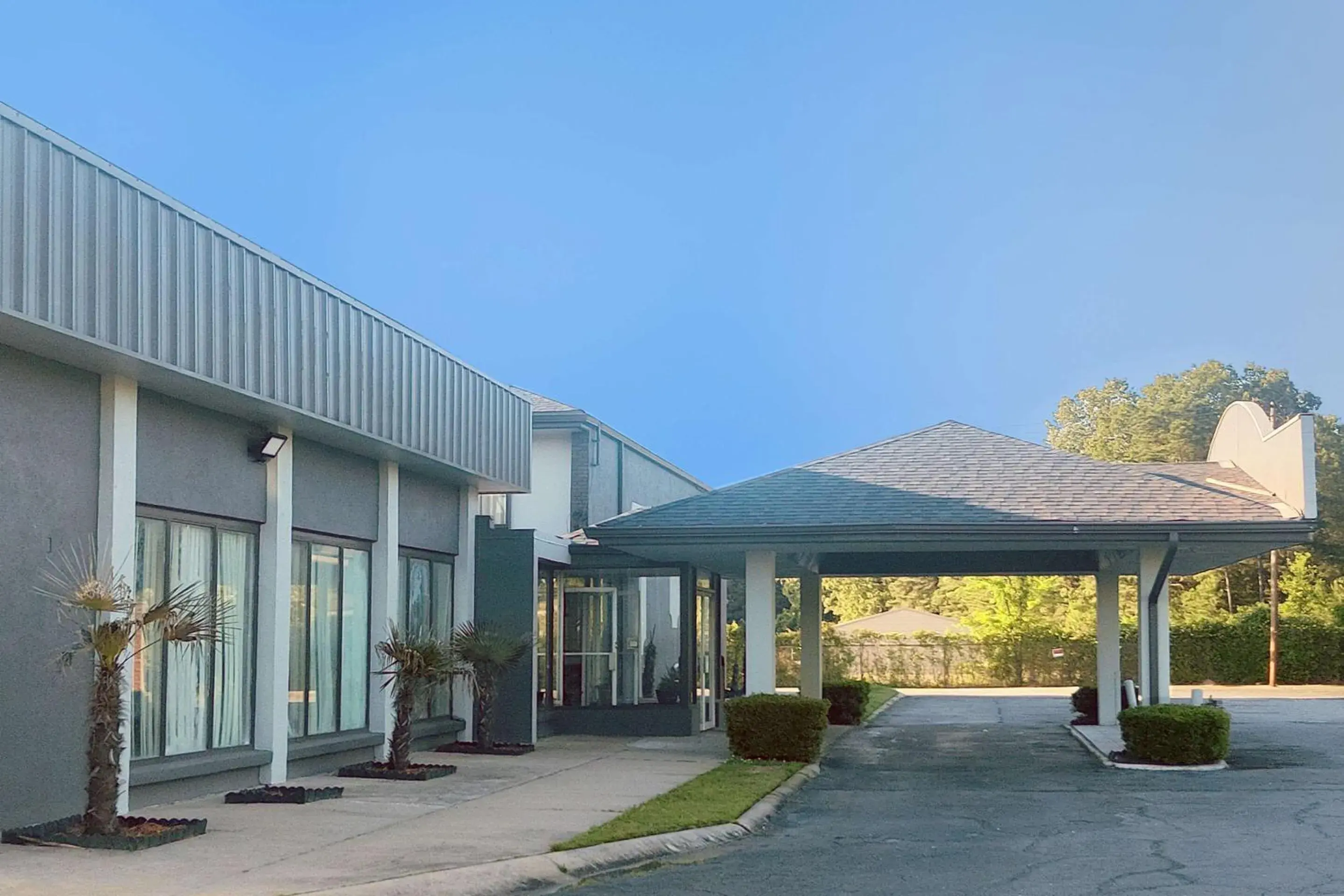 Property building in Express Inn and Suites Property building in Express Inn and Suites