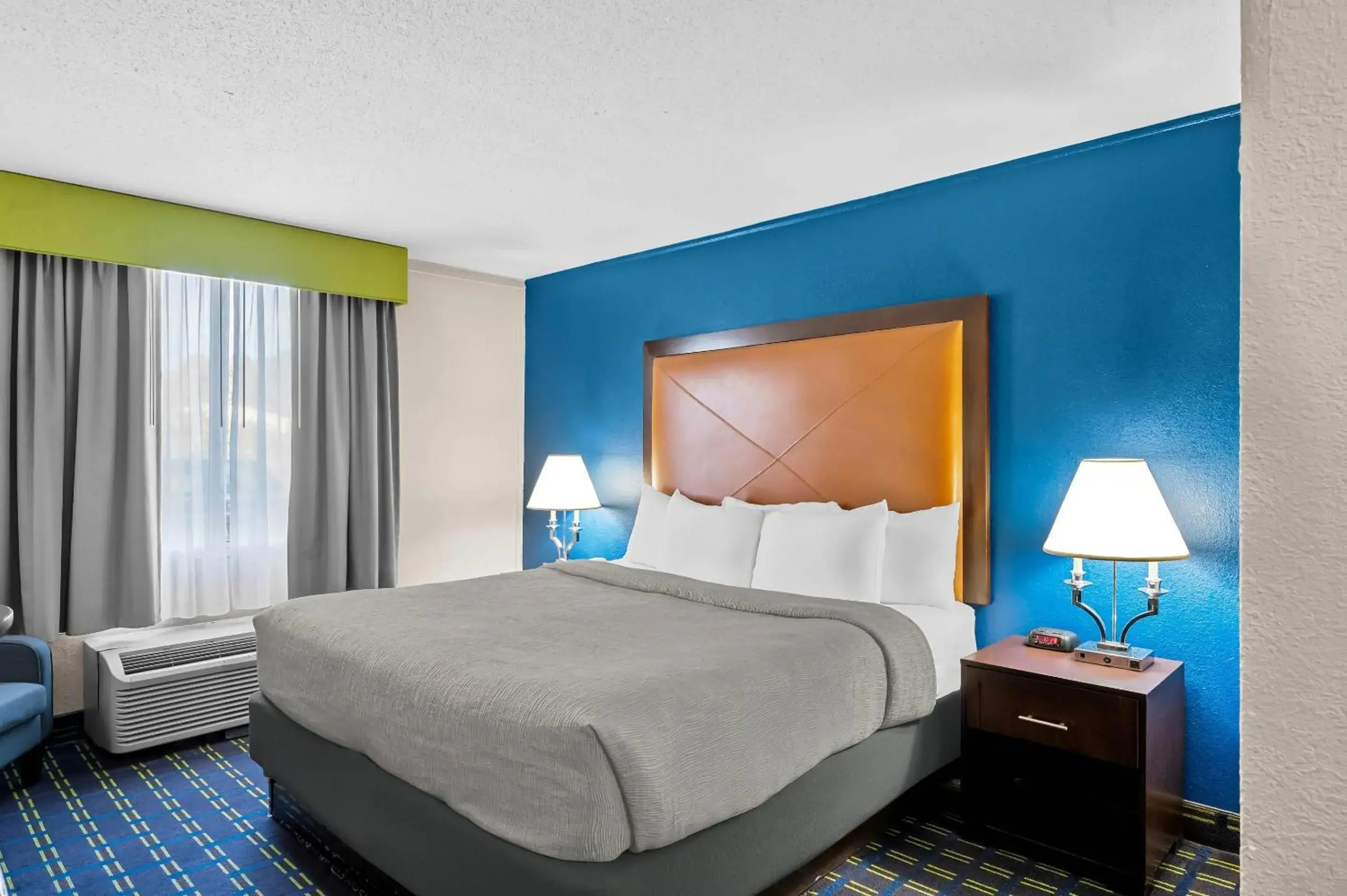 Bedroom, Bed in Quality Inn Little Rock on I-30 Near Littlerock airport Bedroom, Bed in Quality Inn Little Rock on I-30 Near Littlerock airport