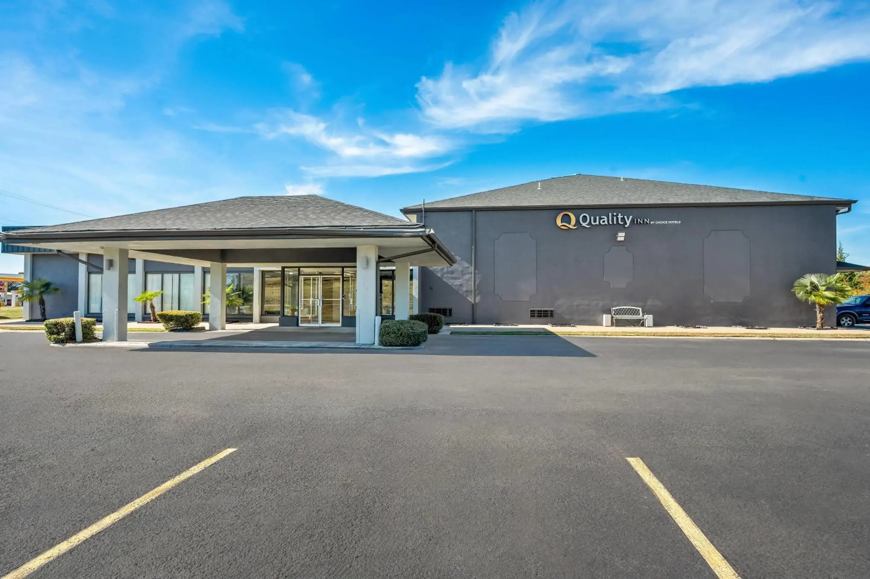 Property building in Quality Inn Little Rock on I-30 Near Littlerock airport Property building in Quality Inn Little Rock on I-30 Near Littlerock airport