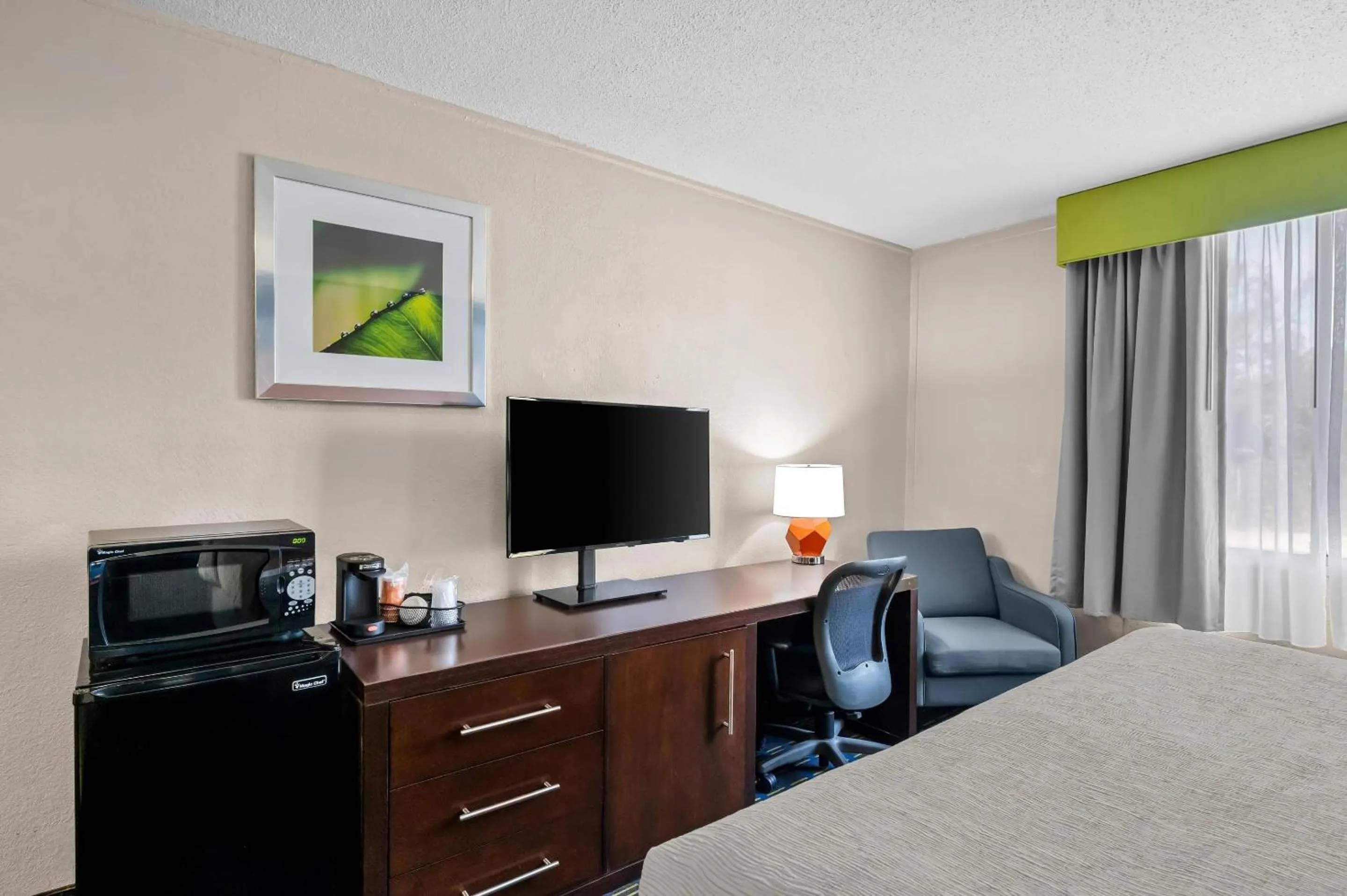 Bedroom, Bed in Quality Inn Little Rock on I-30 Near Littlerock airport