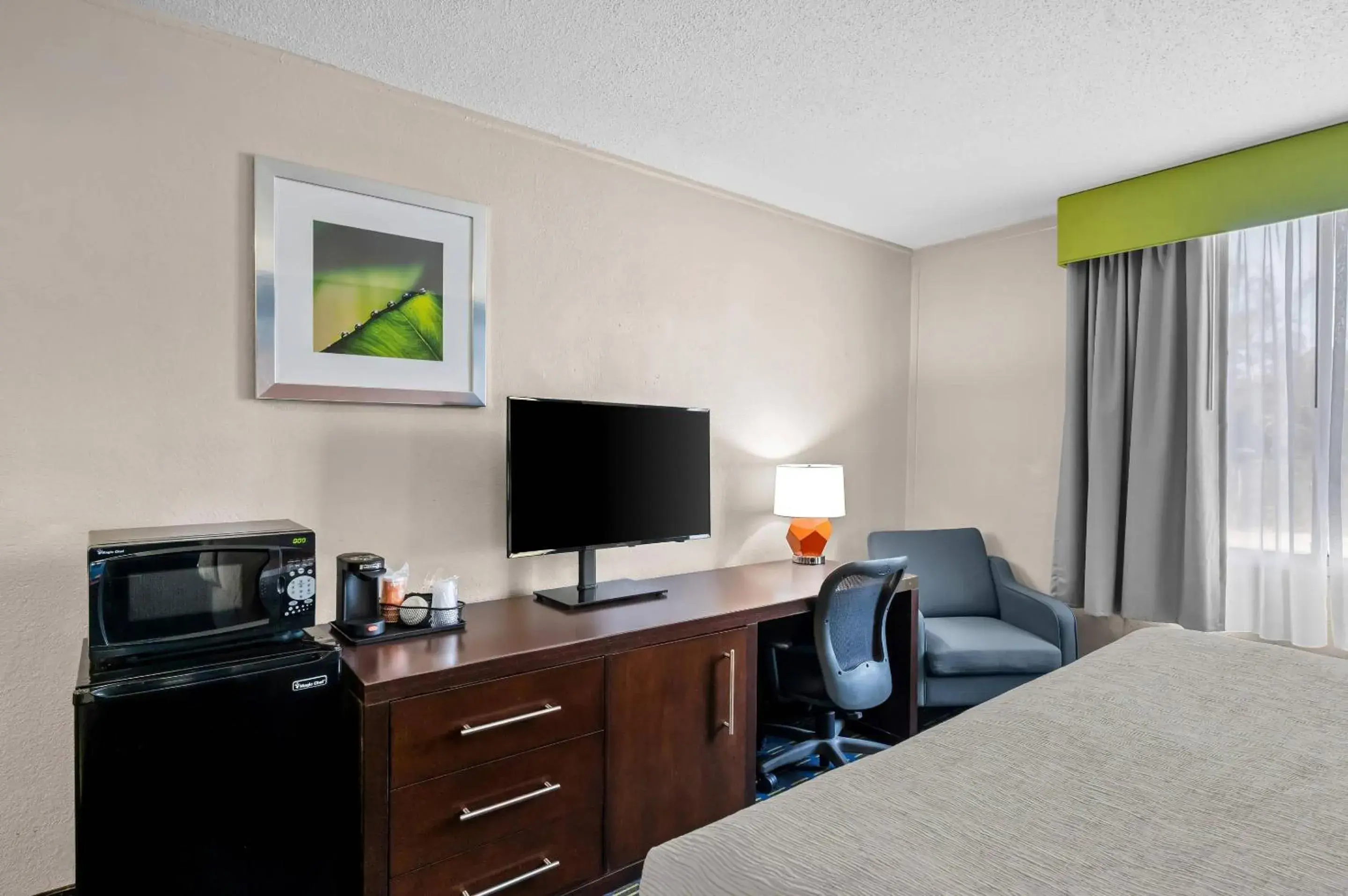 Bedroom, Bed in Quality Inn Little Rock on I-30 Near Littlerock airport Bedroom, Bed in Quality Inn Little Rock on I-30 Near Littlerock airport