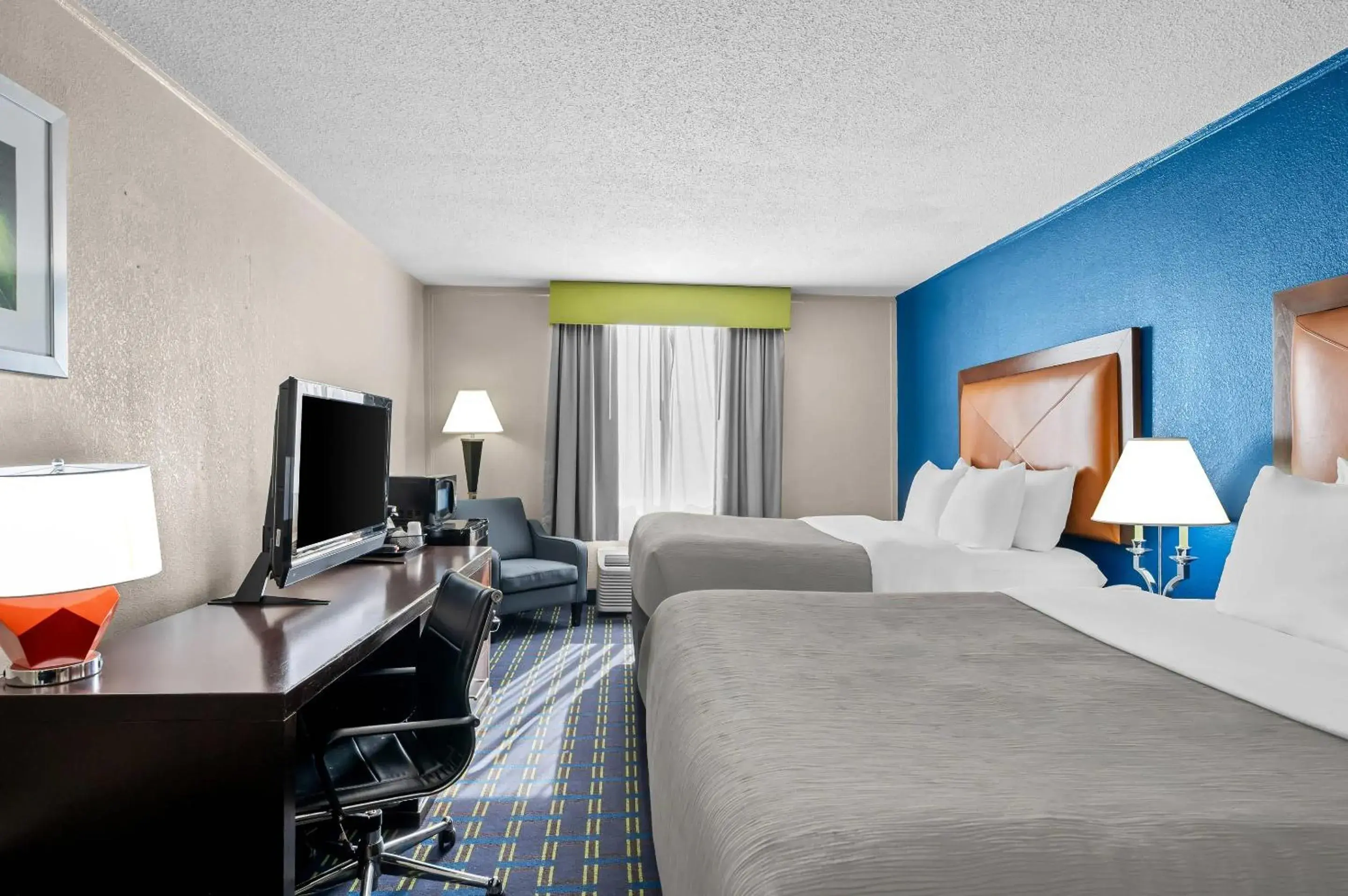 Bedroom, Bed in Quality Inn Little Rock on I-30 Near Littlerock airport Bedroom, Bed in Quality Inn Little Rock on I-30 Near Littlerock airport