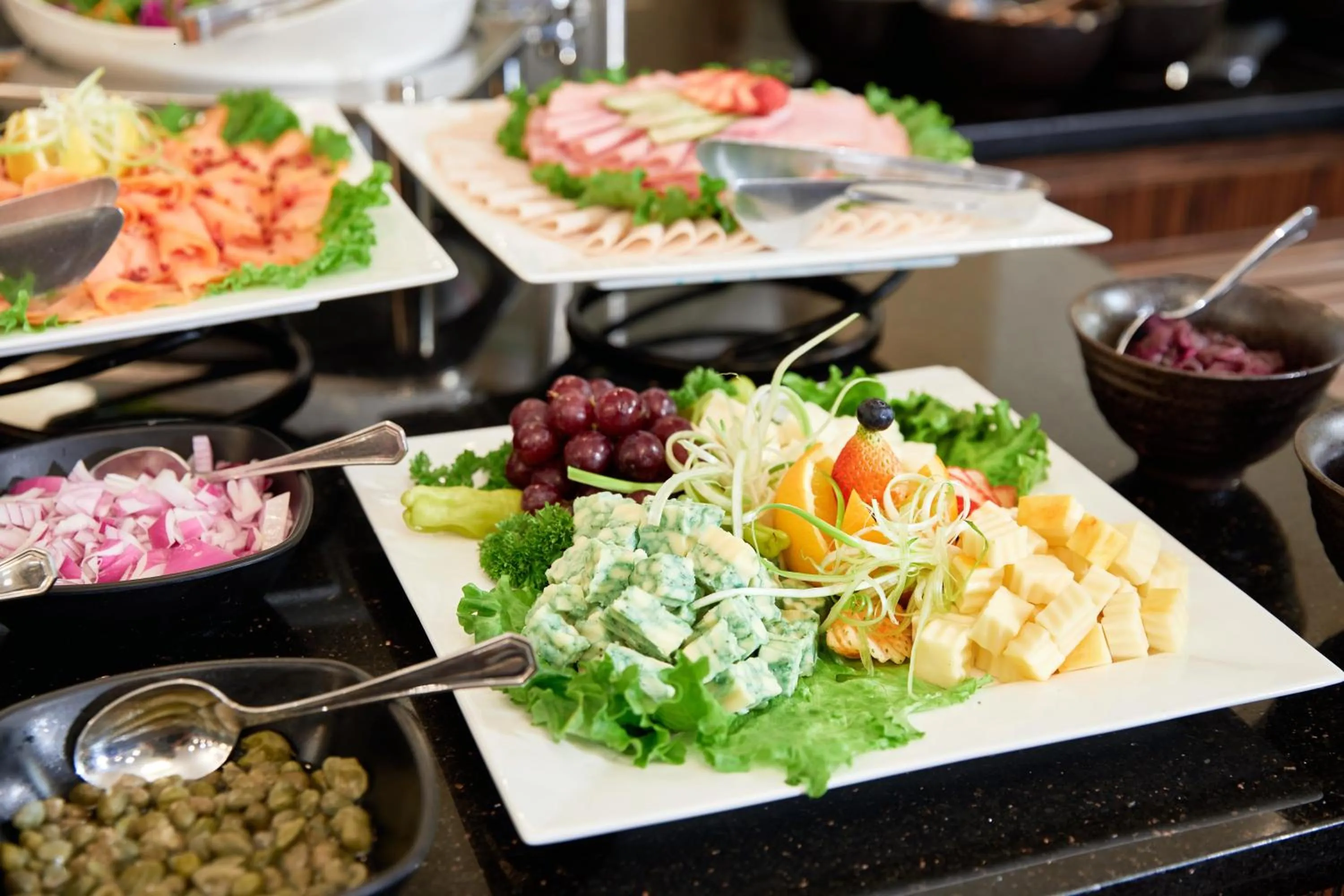 Lounge or bar in Dusit Beach Resort Guam