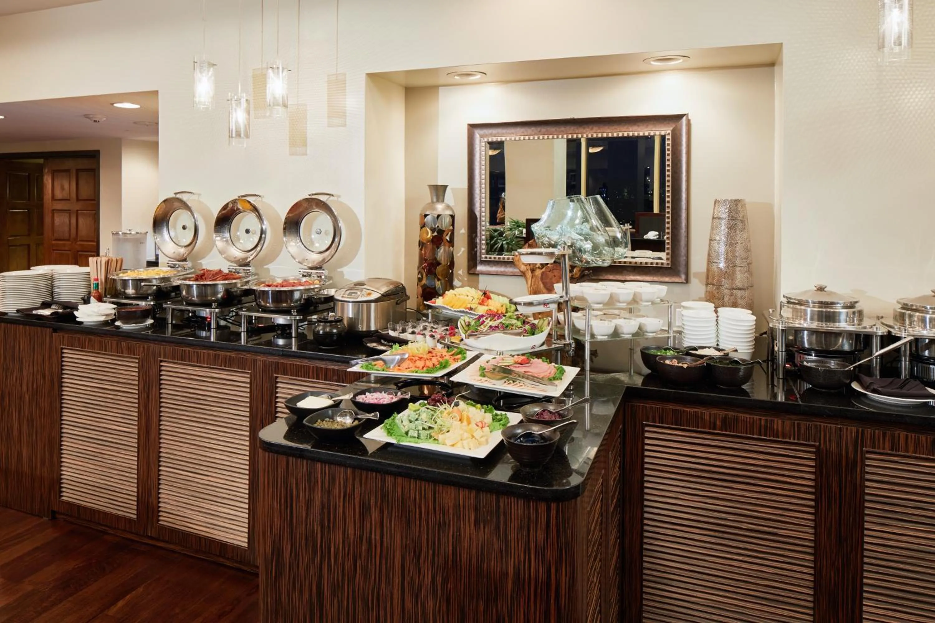 Lounge or bar in Dusit Beach Resort Guam