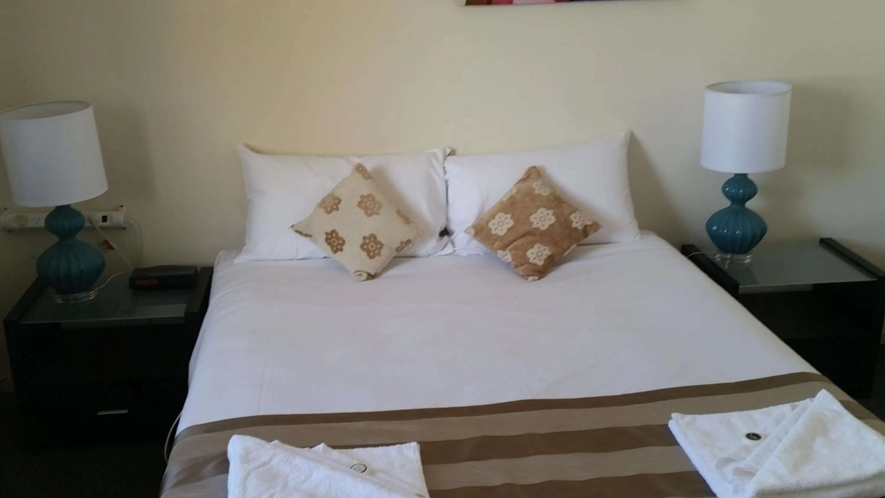 Decorative detail, Bed in Clifford Park Motor Inn