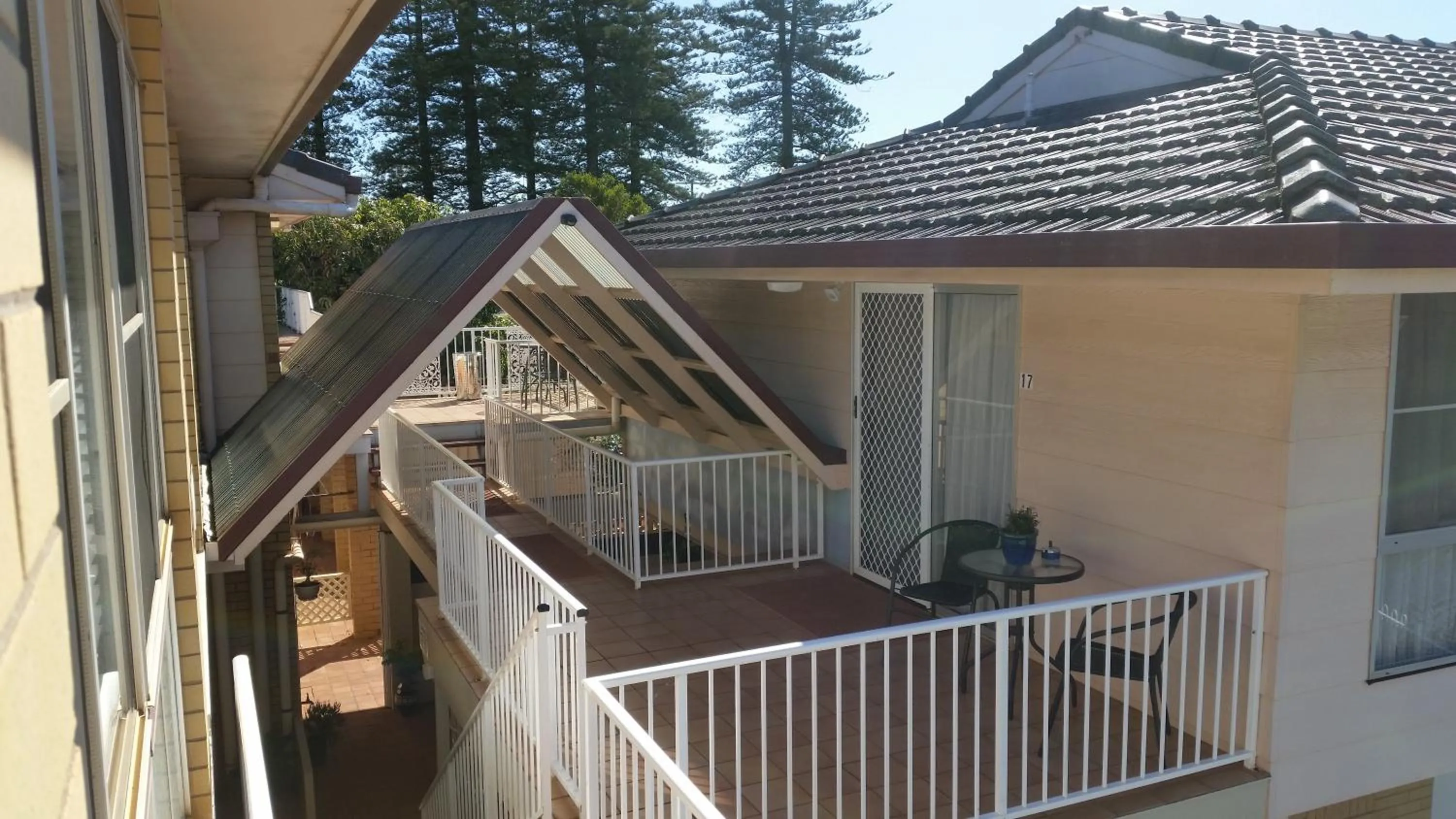 Day in Clifford Park Motor Inn