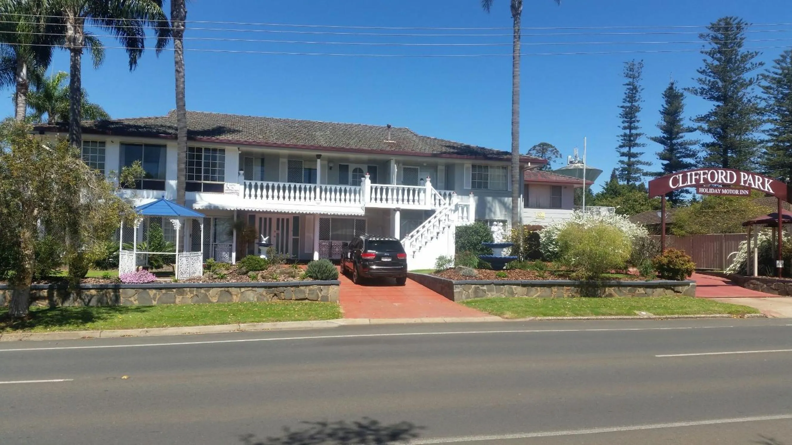 Property building in Clifford Park Motor Inn