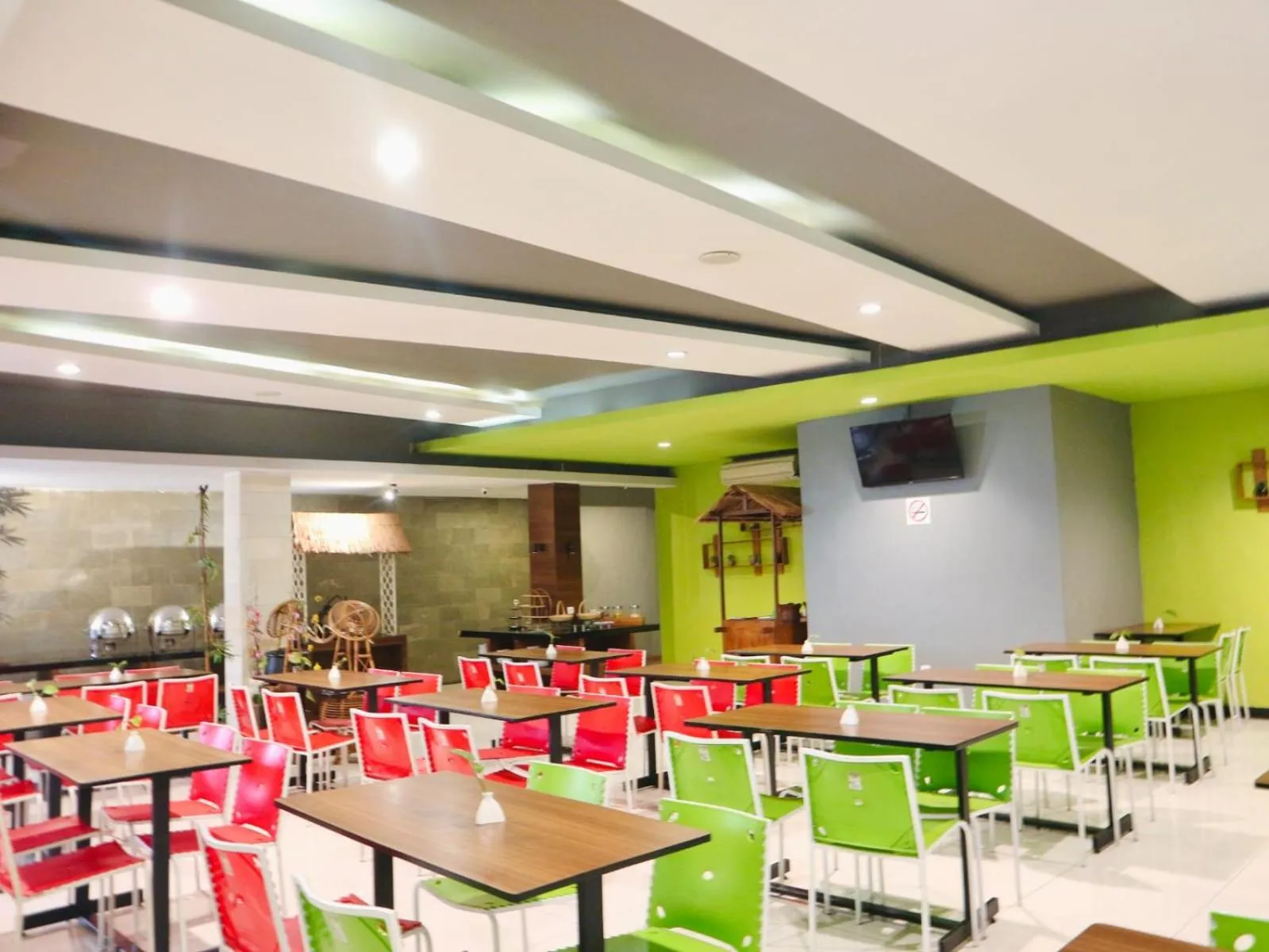 Restaurant/places to eat in Hotel Candi Indah Akpol Semarang