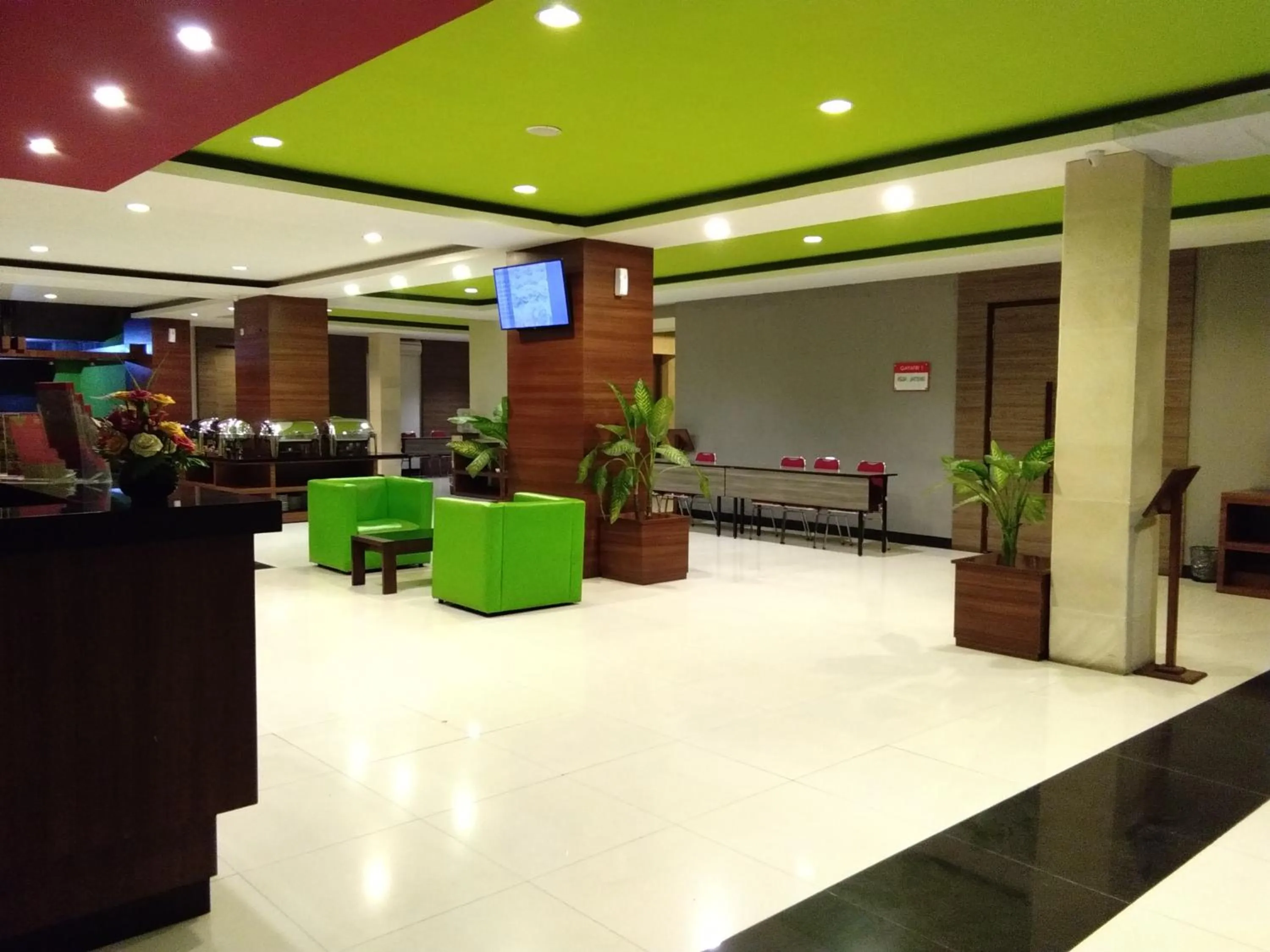 Lobby or reception in Hotel Candi Indah Akpol Semarang