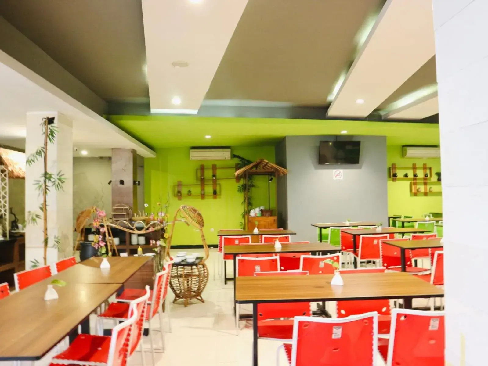 Restaurant/places to eat in Hotel Candi Indah Akpol Semarang Restaurant/places to eat in Hotel Candi Indah Akpol Semarang