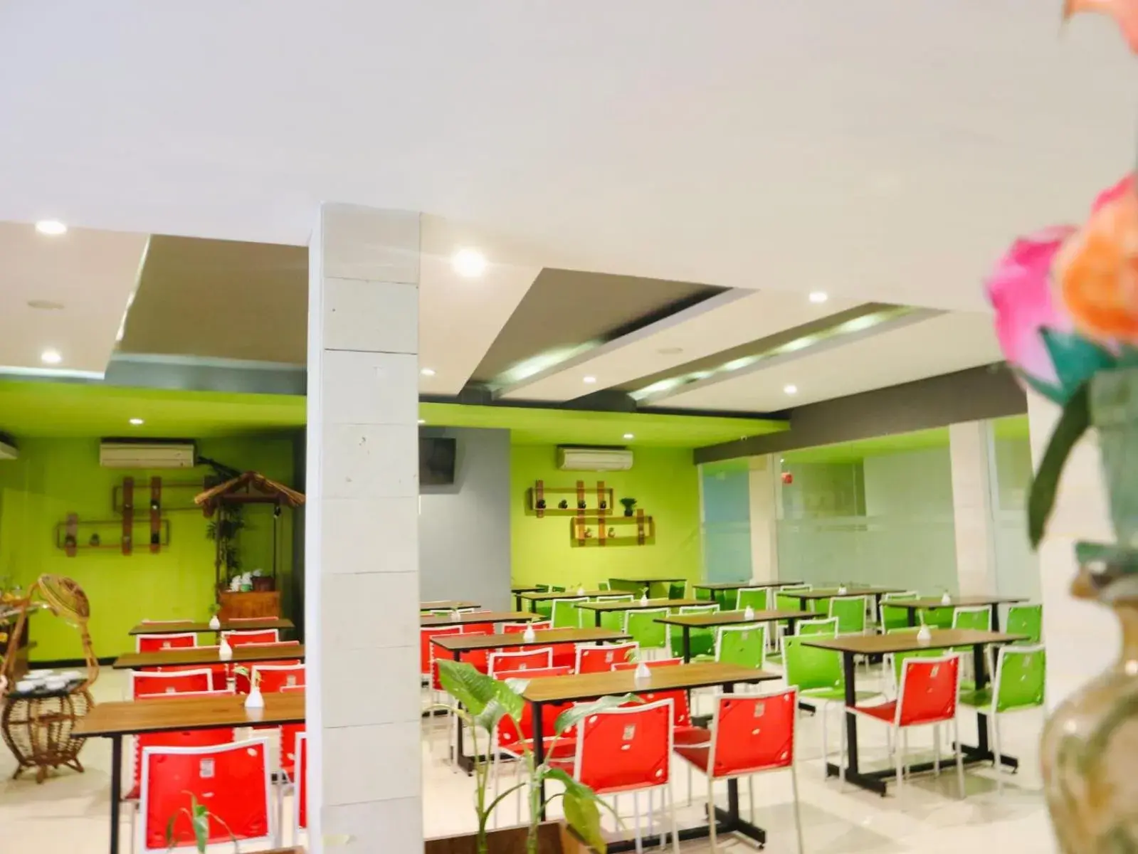 Restaurant/places to eat in Hotel Candi Indah Akpol Semarang Restaurant/places to eat in Hotel Candi Indah Akpol Semarang