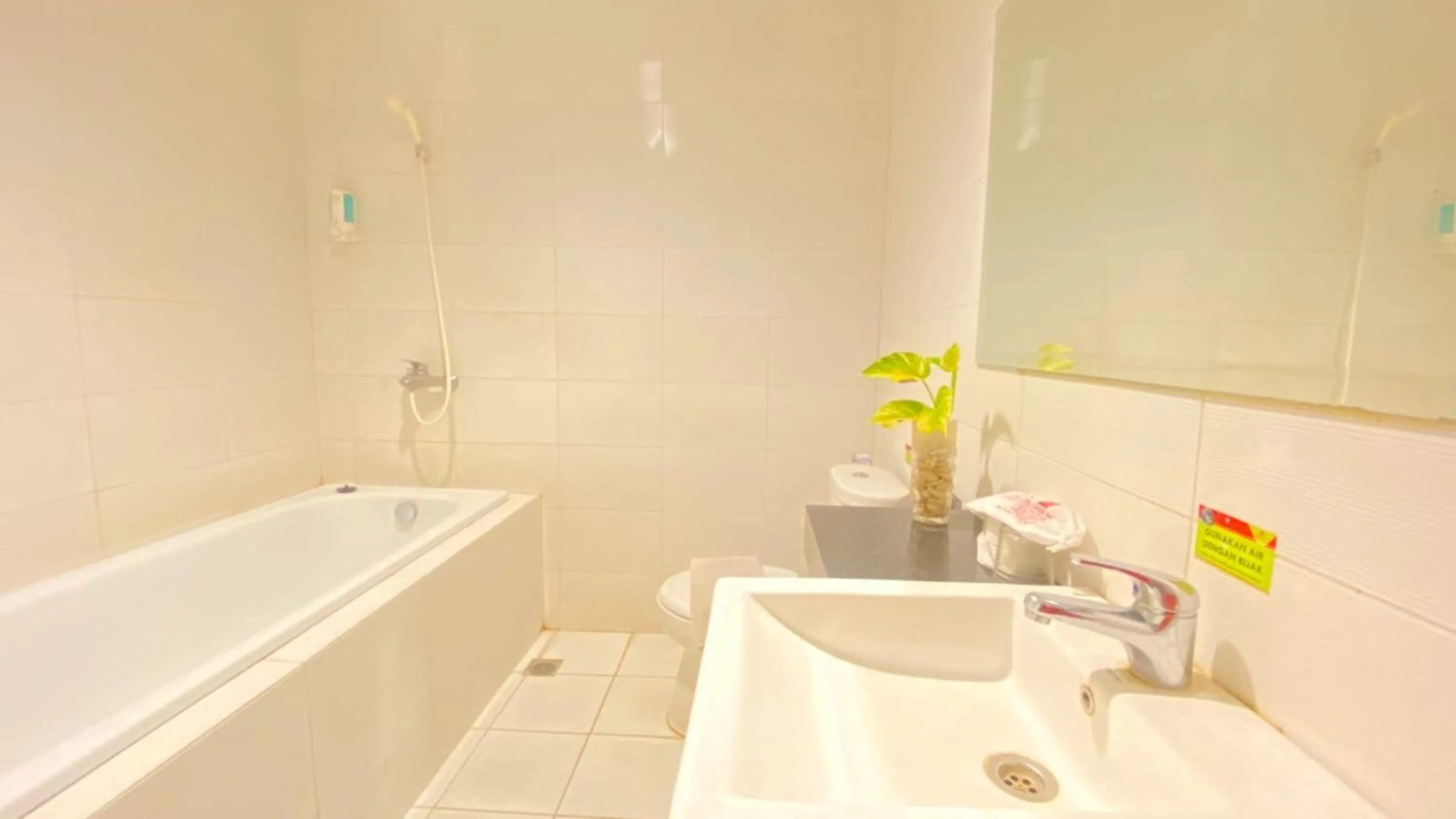 Bathroom in Hotel Candi Indah Akpol Semarang