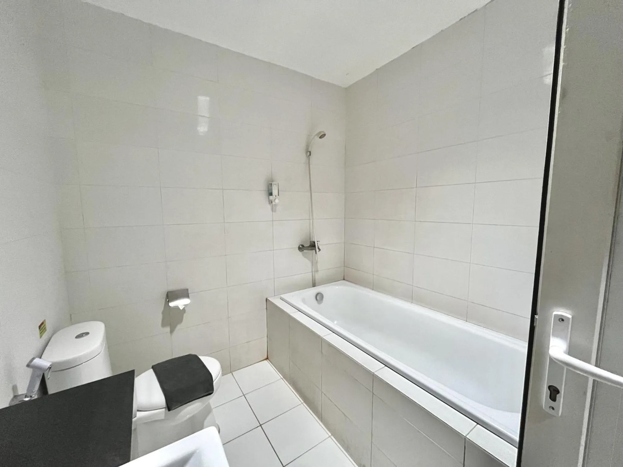 Bath in Hotel Candi Indah Akpol Semarang