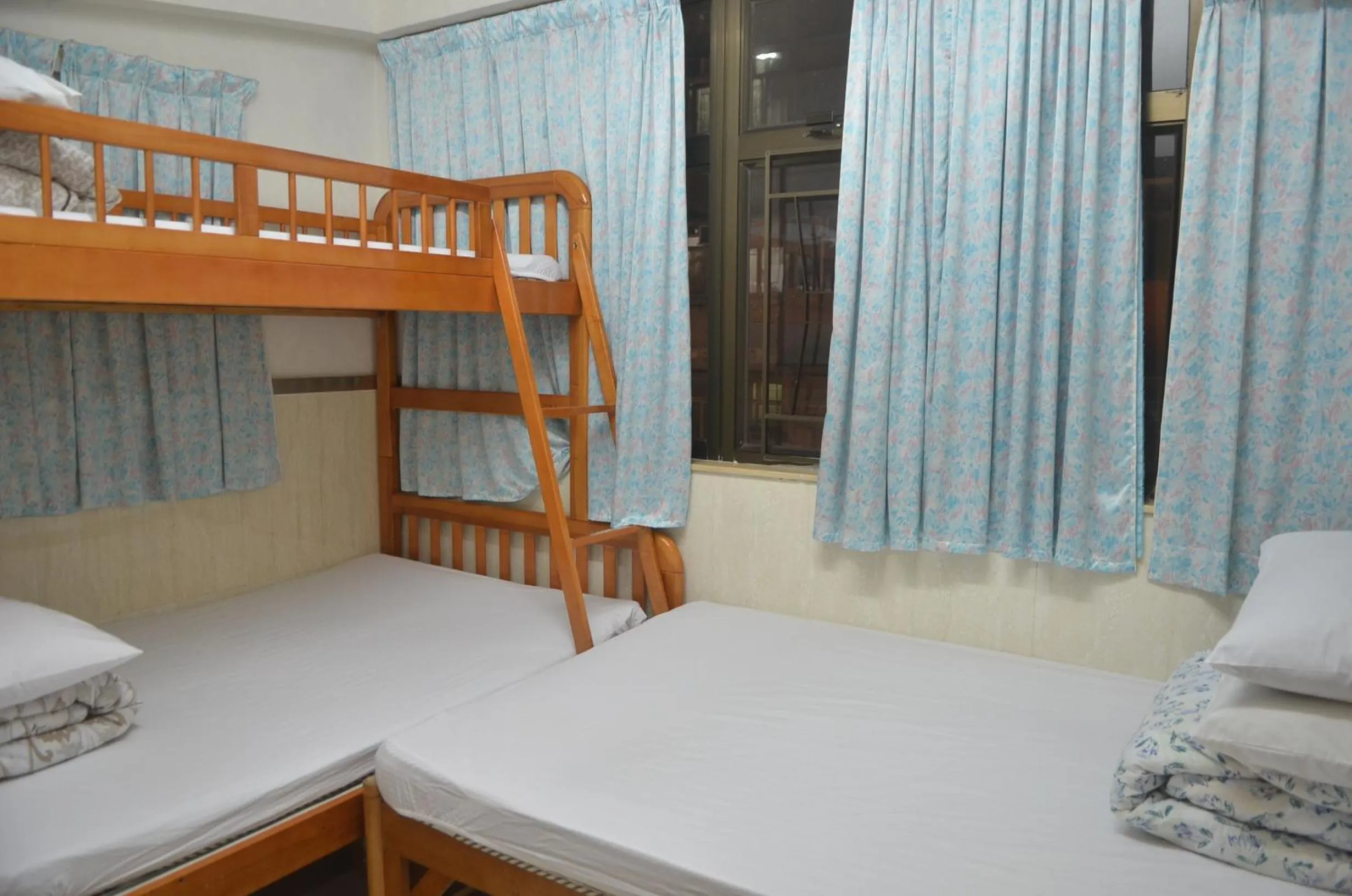 Photo of the whole room, Bed in Johnson Hostel