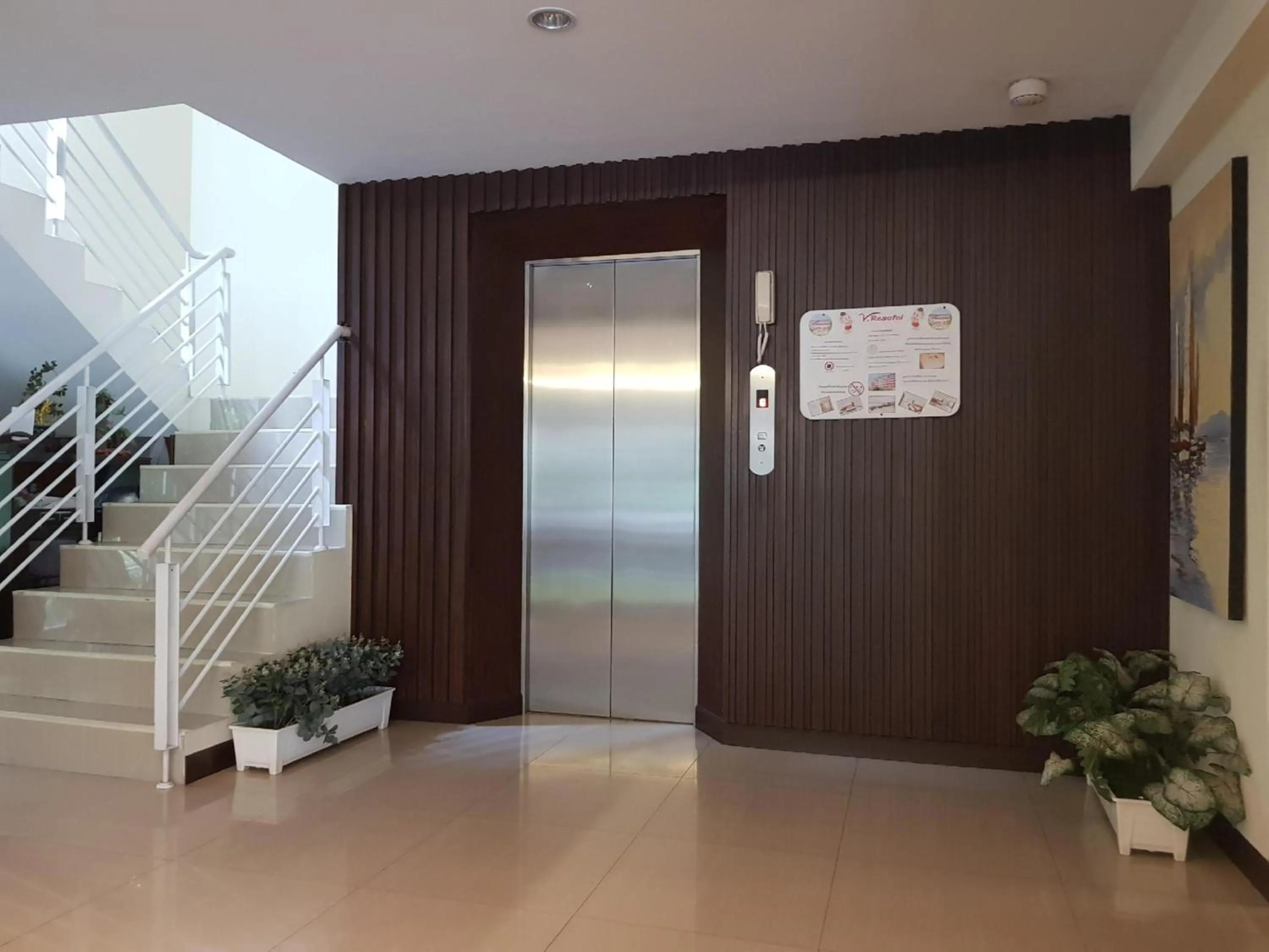 elevator in Collection O VResotel