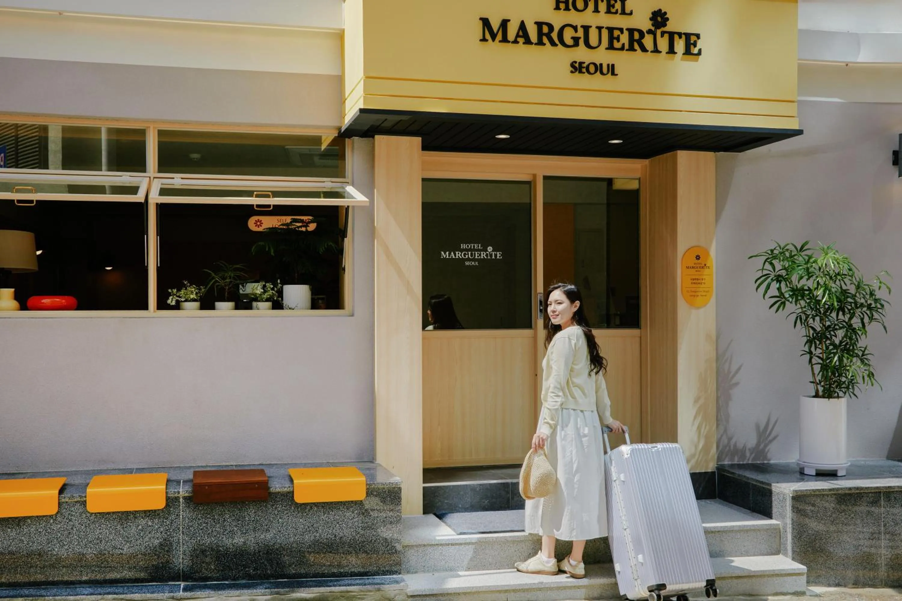 Facade/entrance in Myeongdong Guesthouse Como