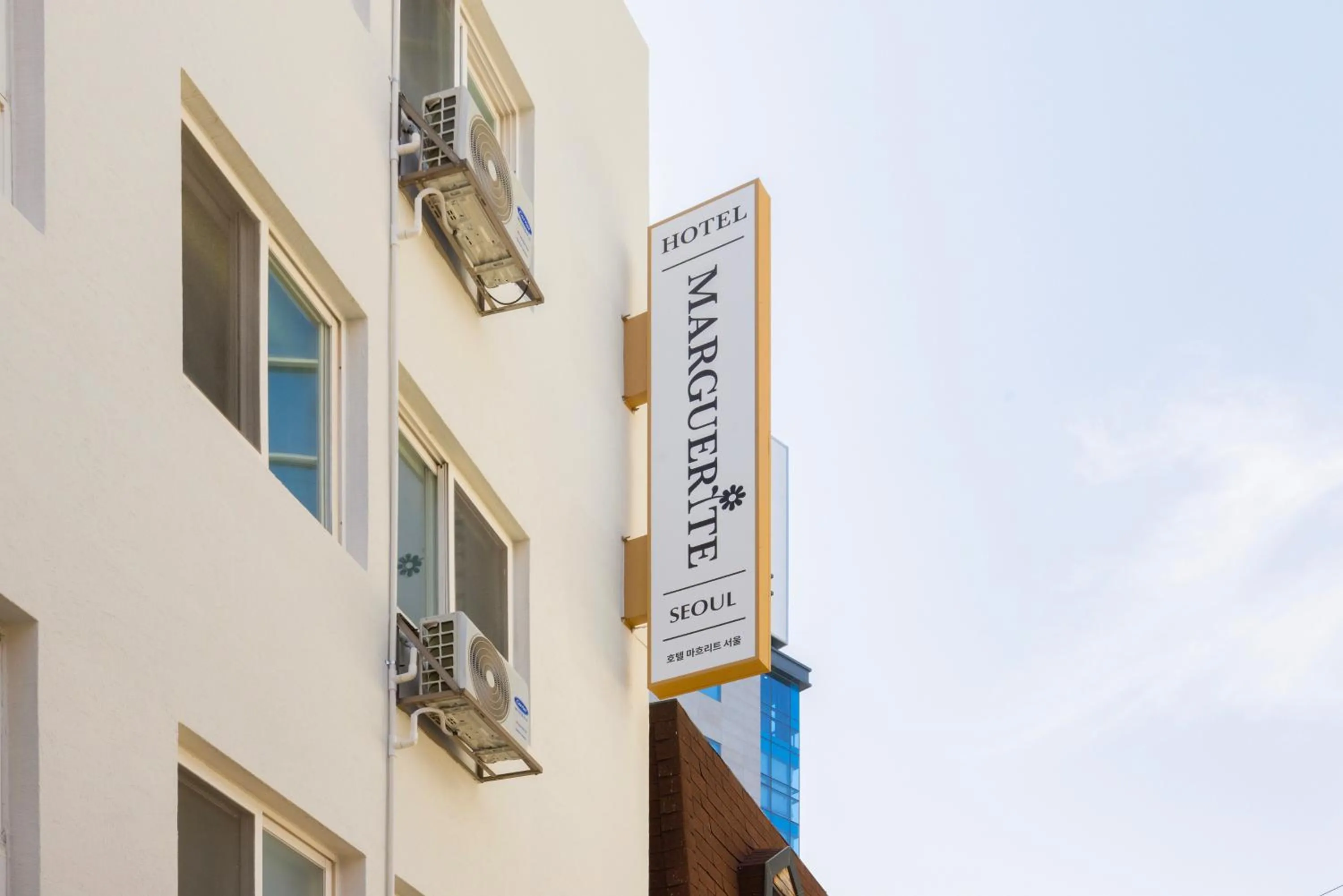 Property logo or sign in Myeongdong Guesthouse Como