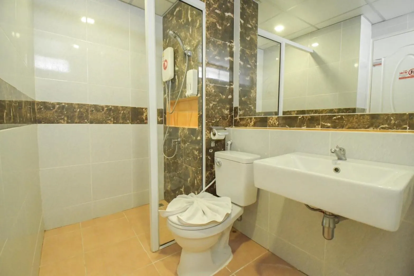 Bathroom in Family Hotel Khon Kaen - แฟมิลี่ โฮเทล ขอนแก่น