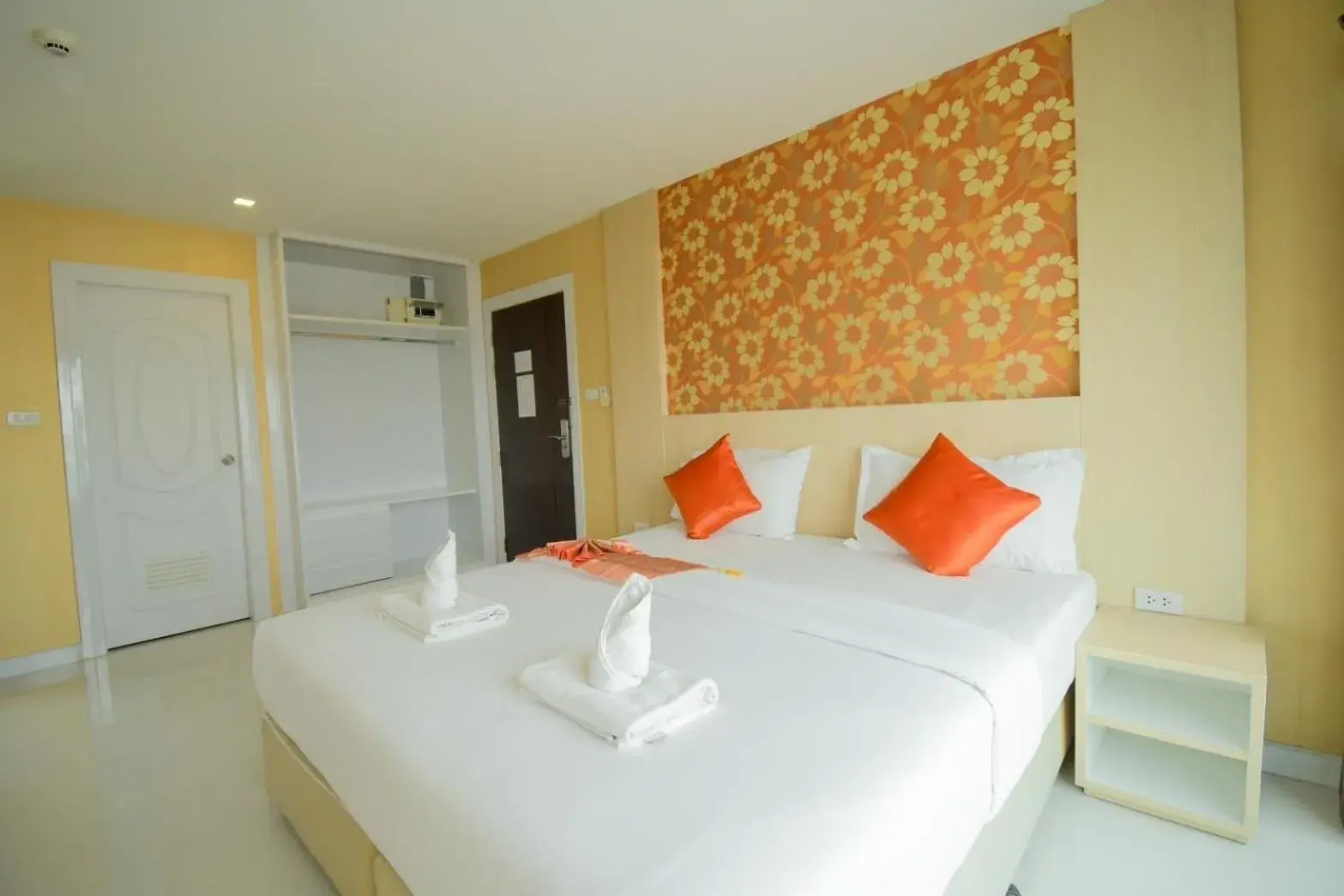 Deluxe Double Room in Family Hotel Khon Kaen - แฟมิลี่ โฮเทล ขอนแก่น Deluxe Double Room in Family Hotel Khon Kaen - แฟมิลี่ โฮเทล ขอนแก่น