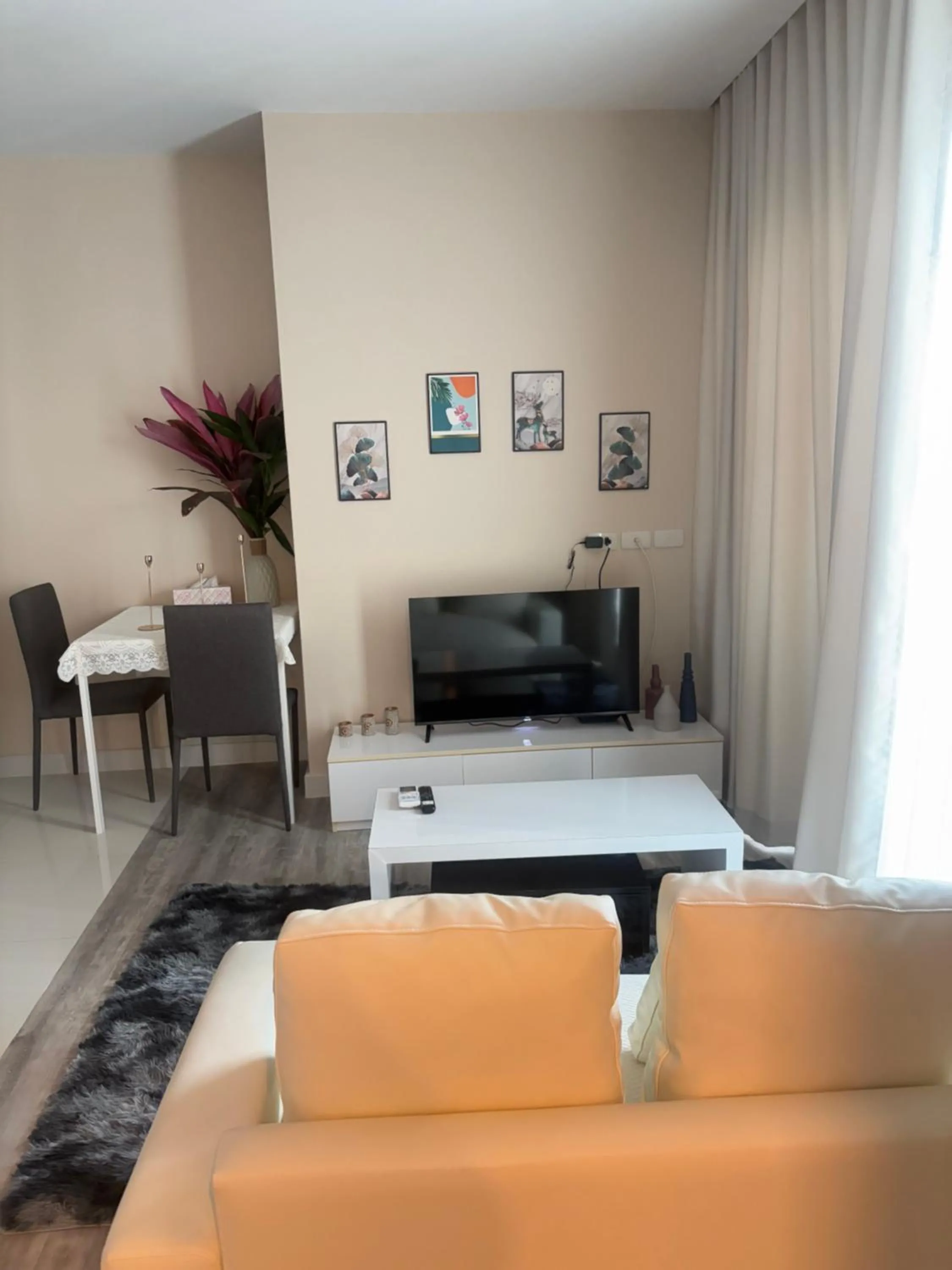 Living room in The Prio condo By PP