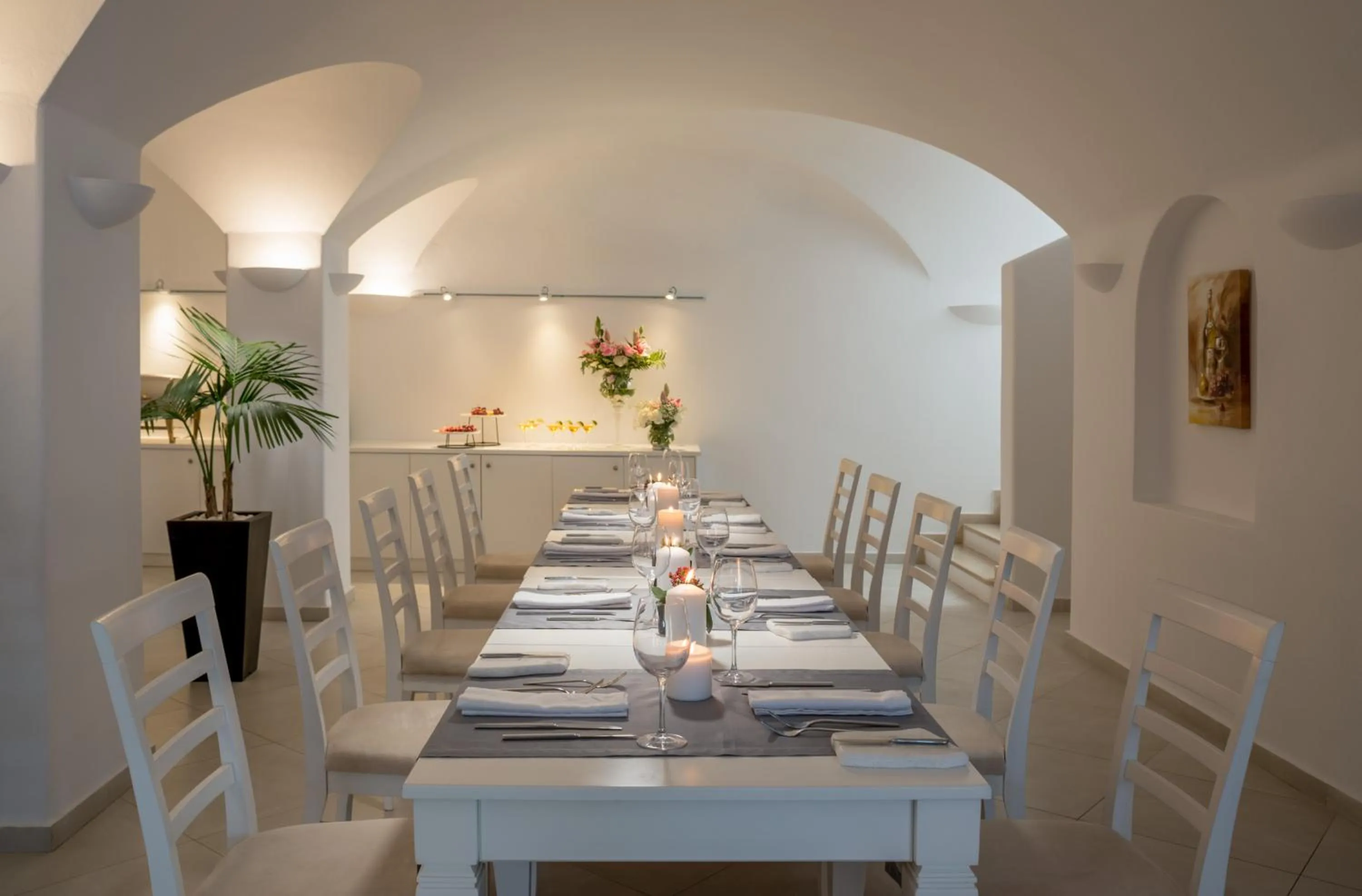 Restaurant/places to eat in Amber Light Villas